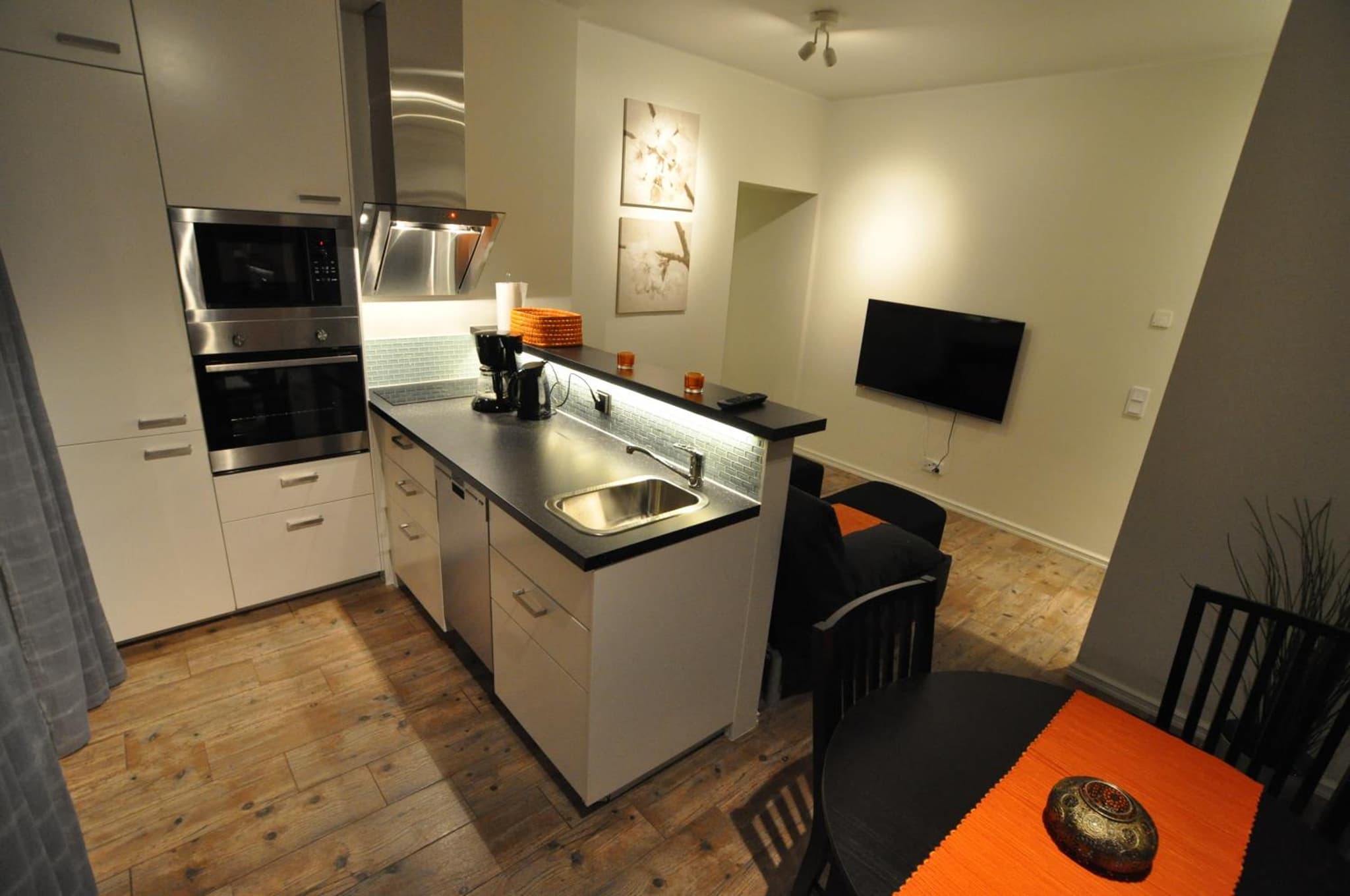 Townhouse Apartments photo 2