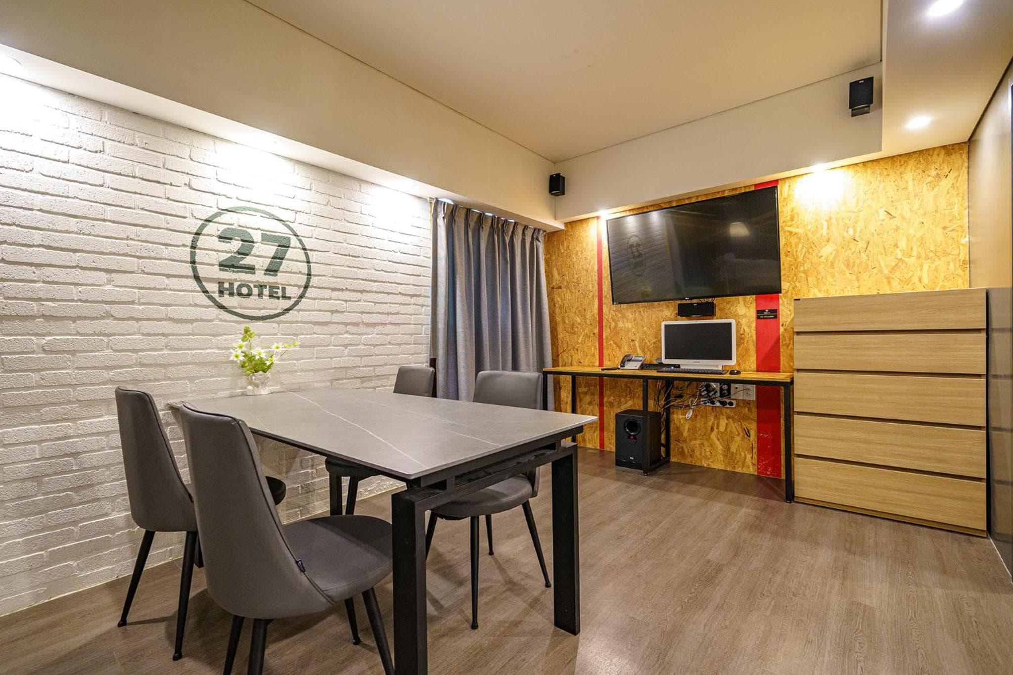 27 Hotel photo 3