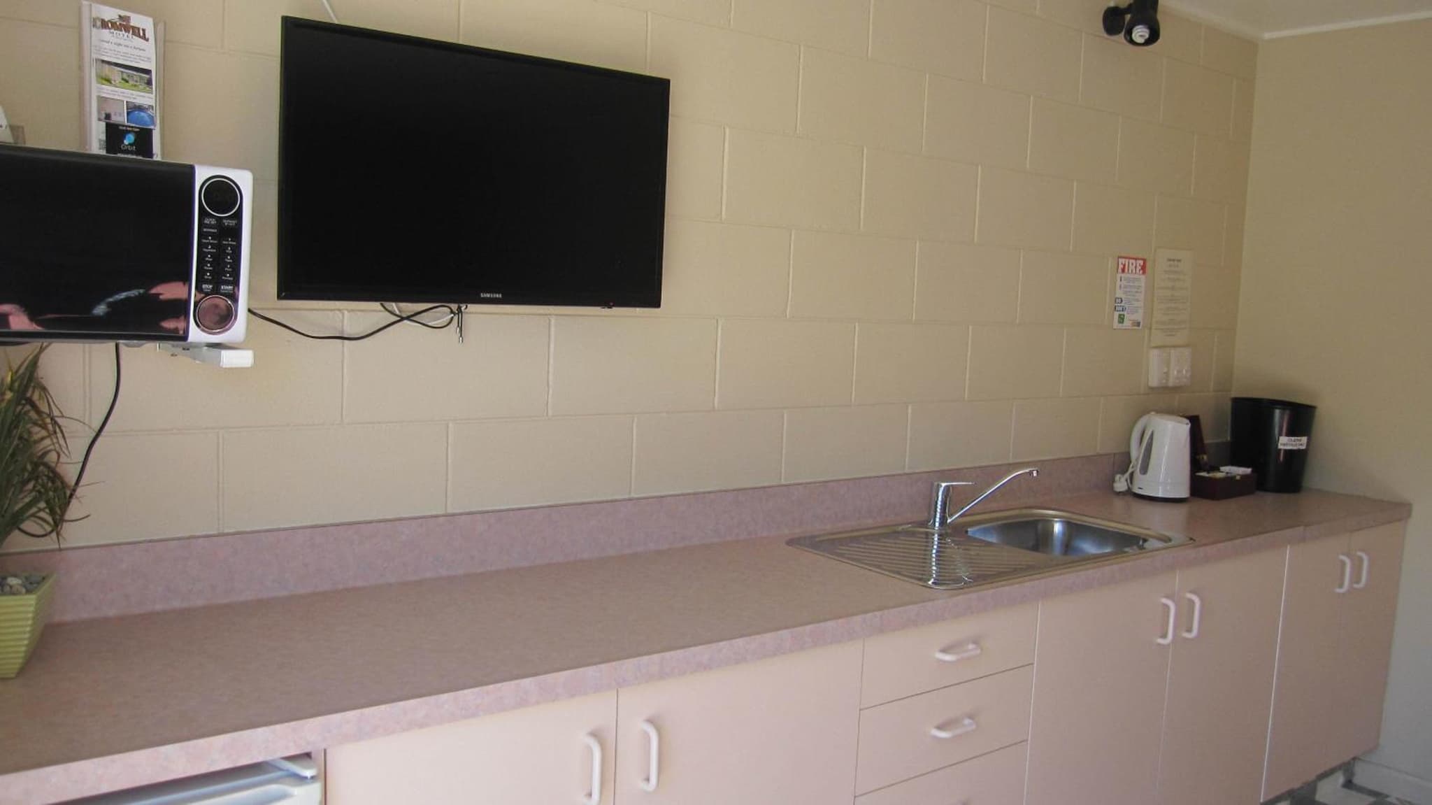 Cromwell Motel photo 3