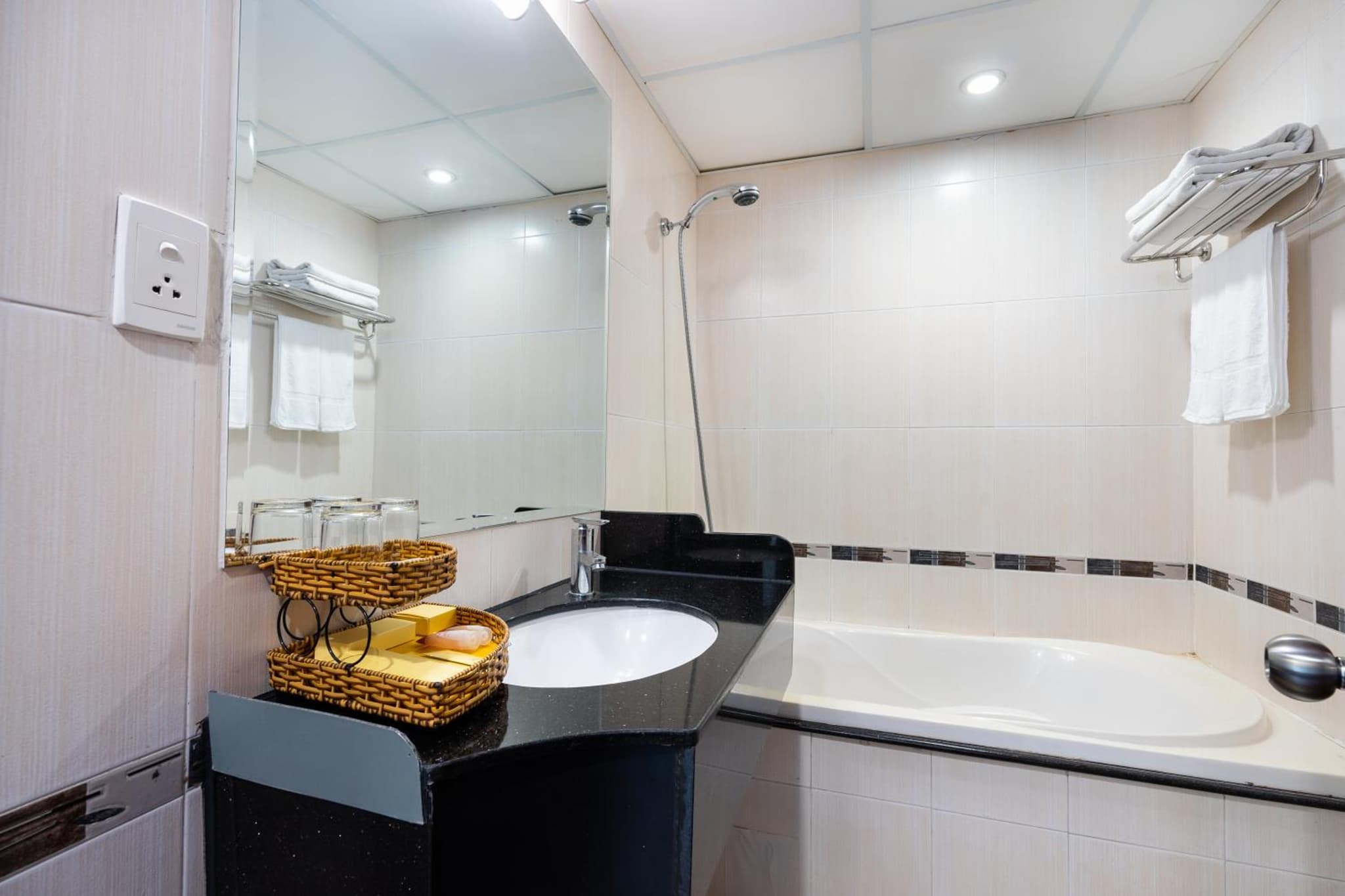 LUCASTA SAIGON Hotel photo 3