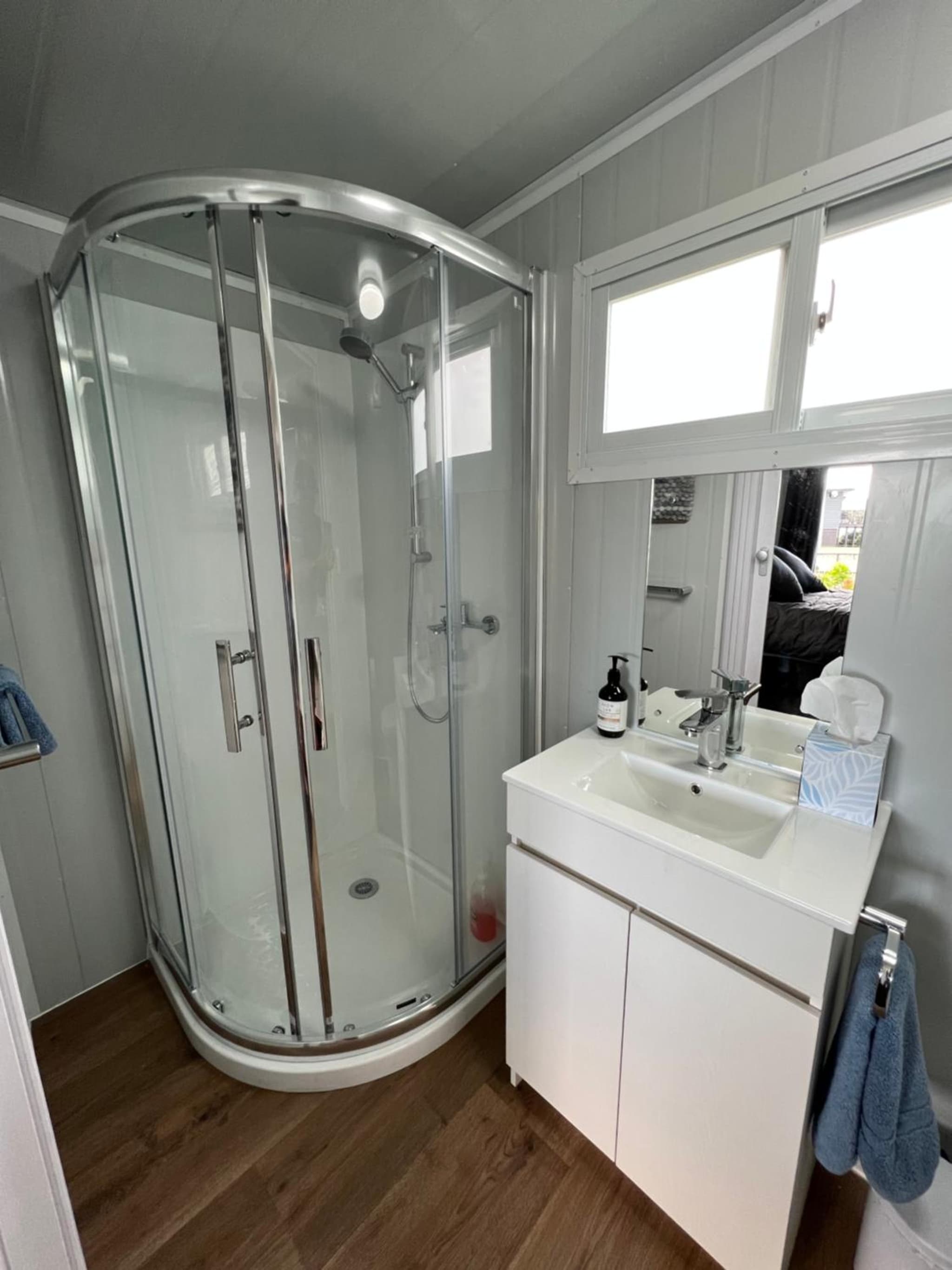 Raglan Seaview Cabin photo 4