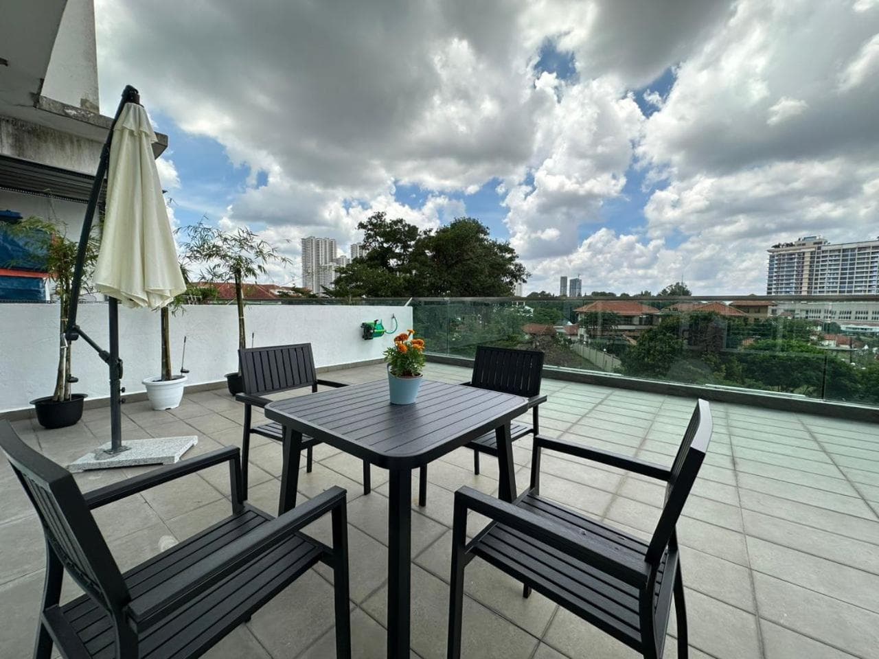 Paragon Residence 8-12pax-Big Balcony with BBQ photo 8