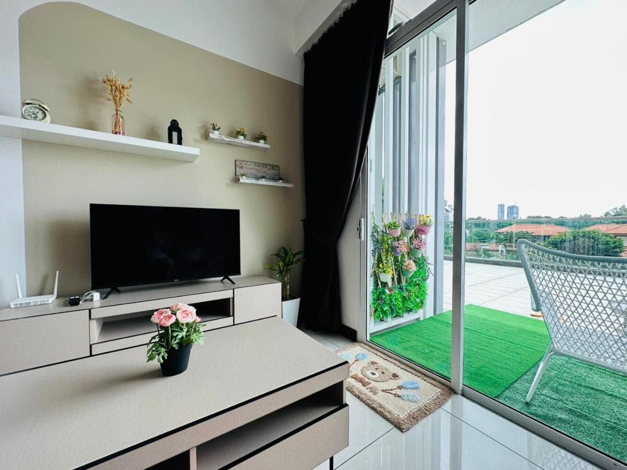 Paragon Residence 8-12pax-Big Balcony with BBQ photo 7