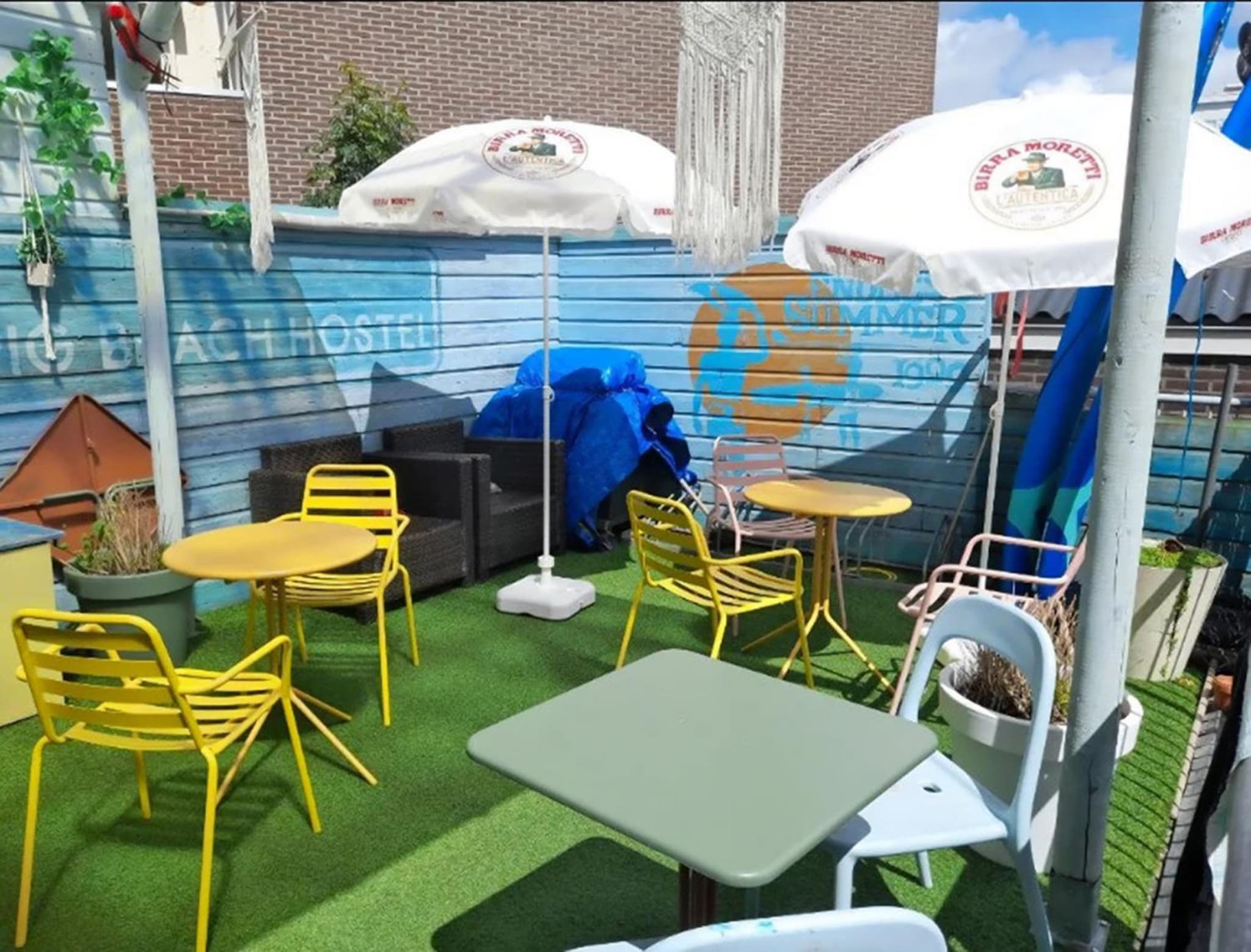 The Flying Pig Beach Hostel Age 18 to 40