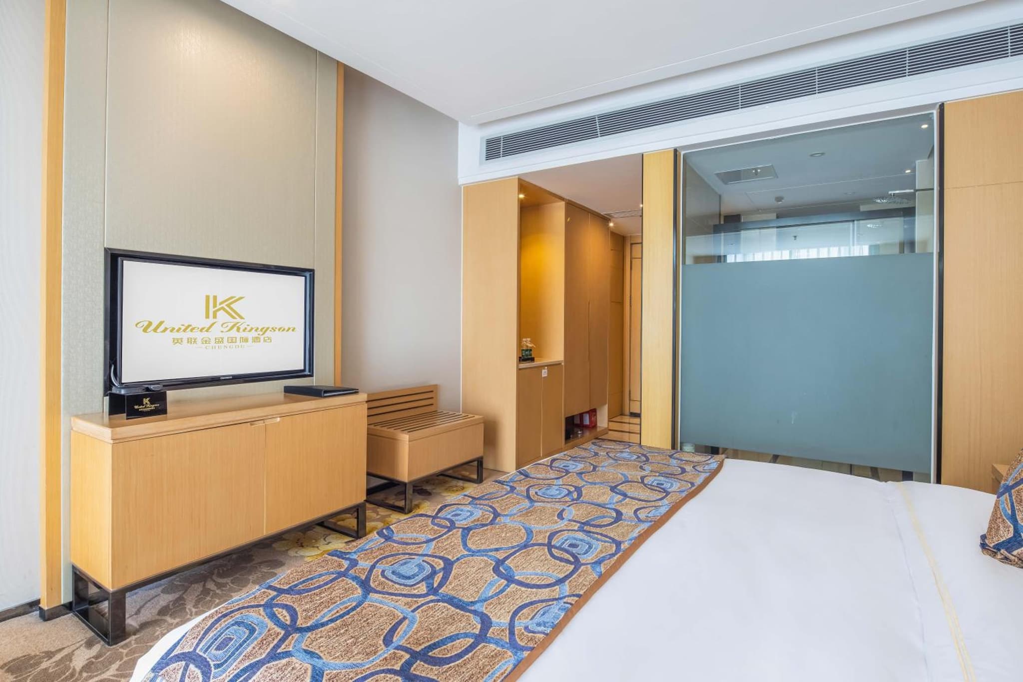 United Kingson HoteL photo 9