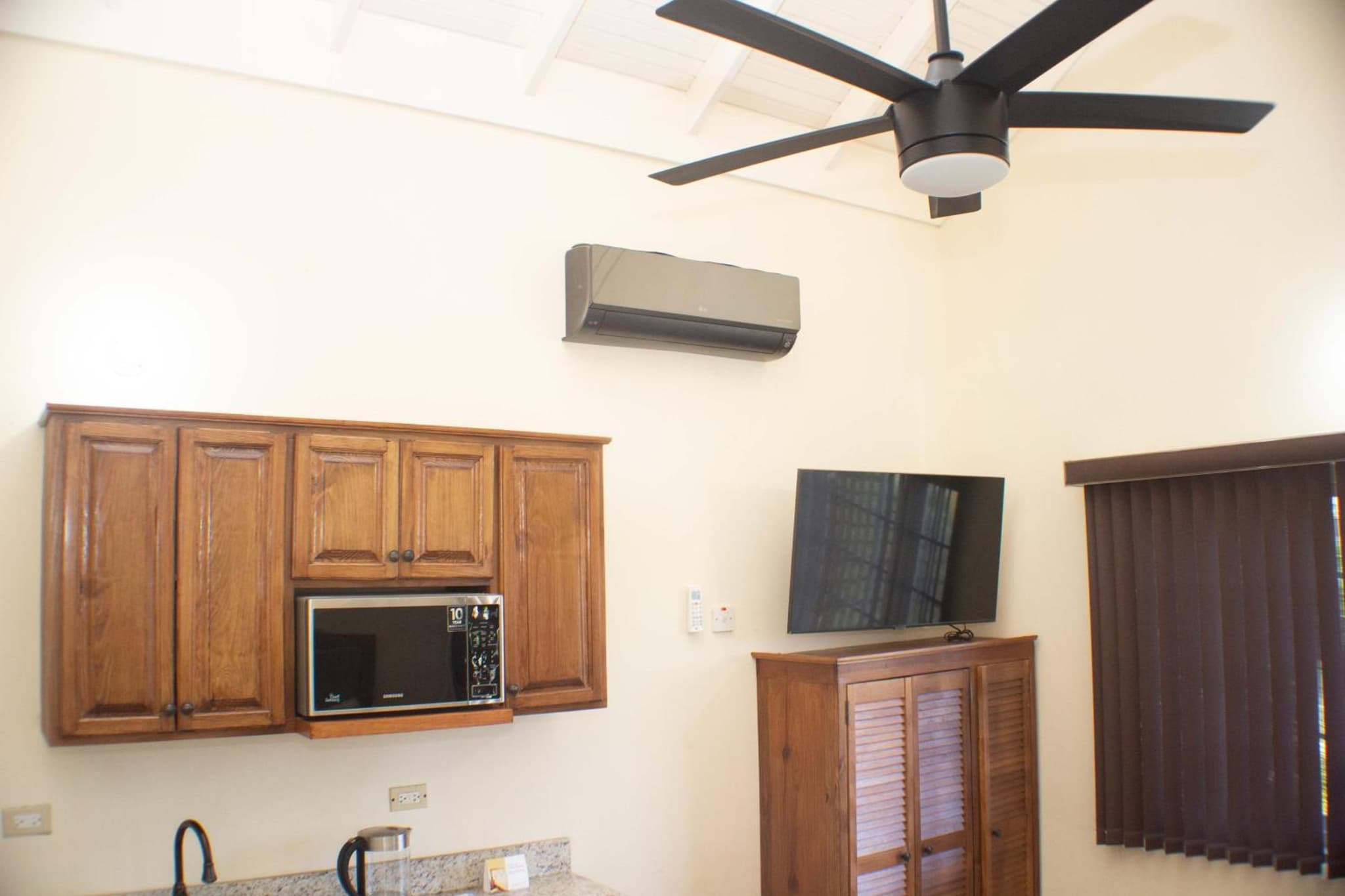 The Vista Inn Studio #2 photo 9