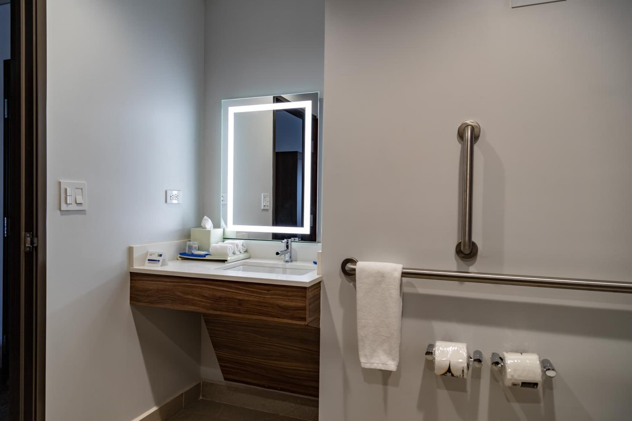 Holiday Inn Express & Suites - Ensenada Centro by IHG photo 9