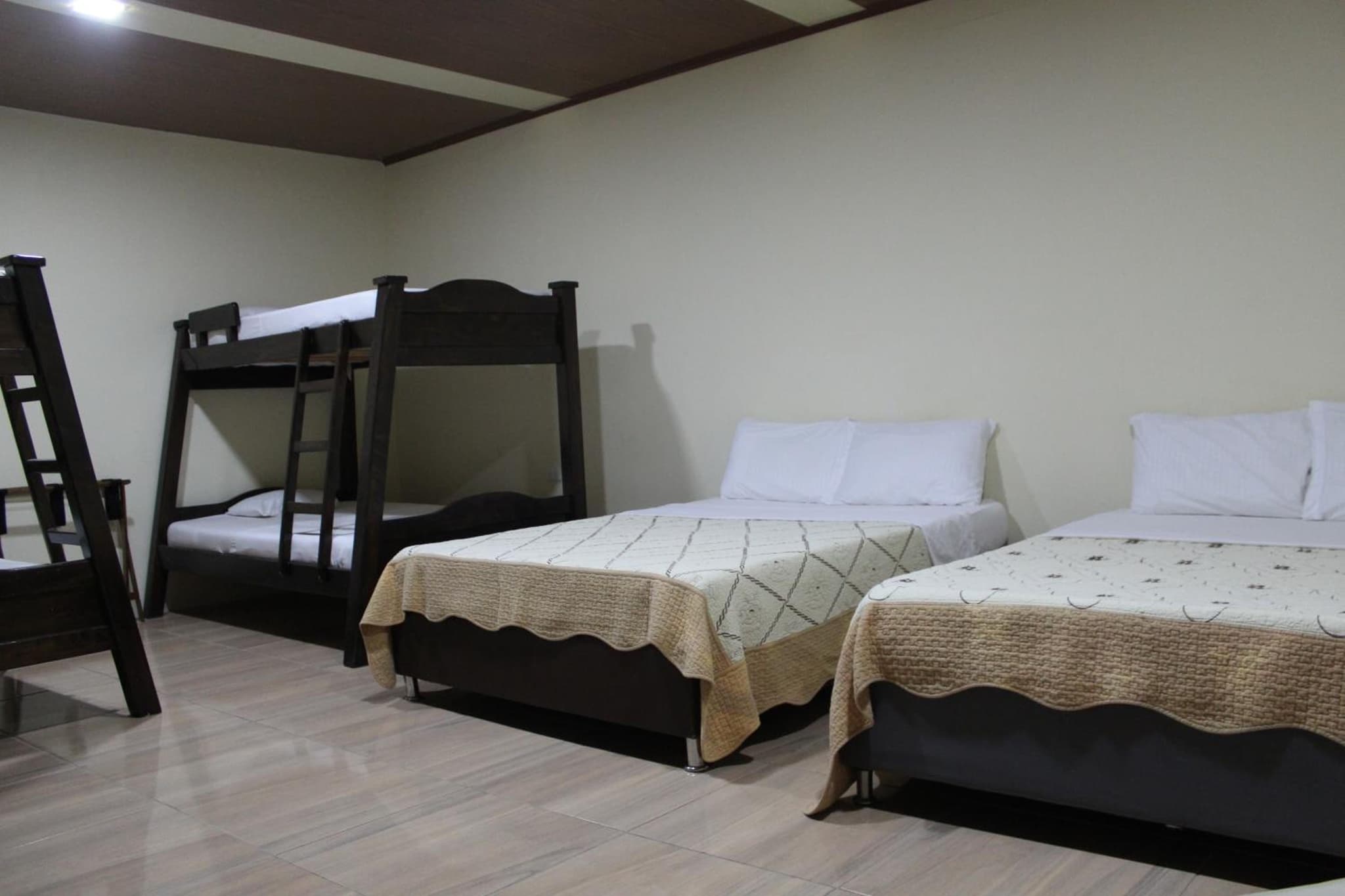Hostal FIND LAND & A REST photo 8