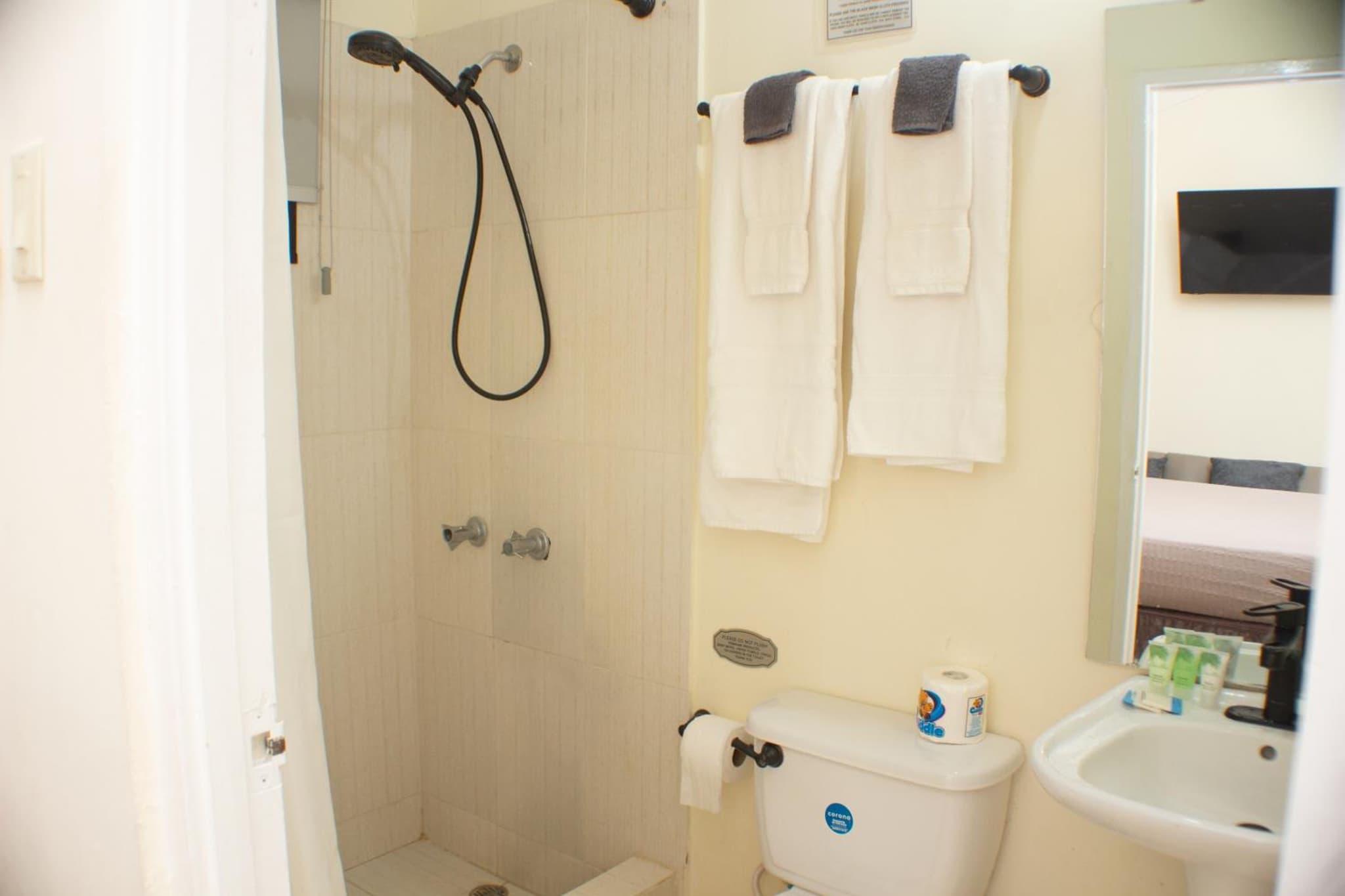 The Vista Inn Studio #2 photo 2