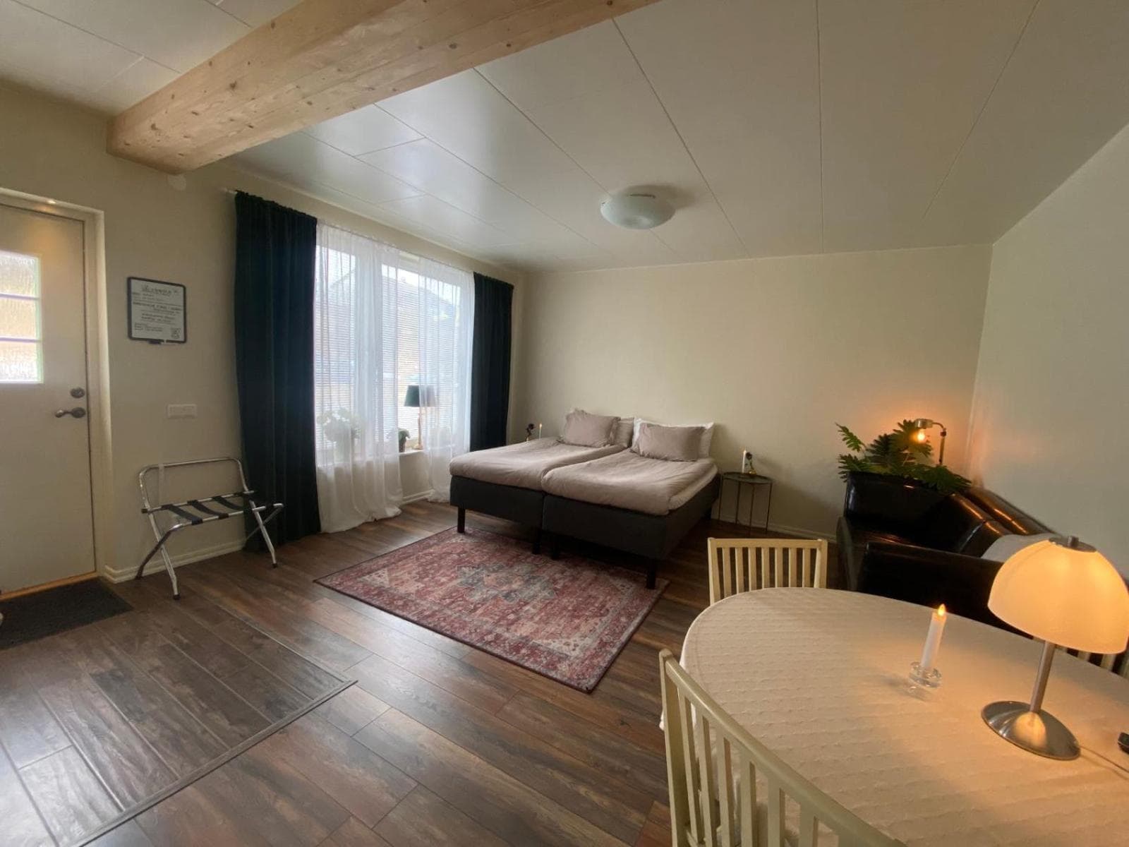 Cozy modern studio apartment stay photo 4