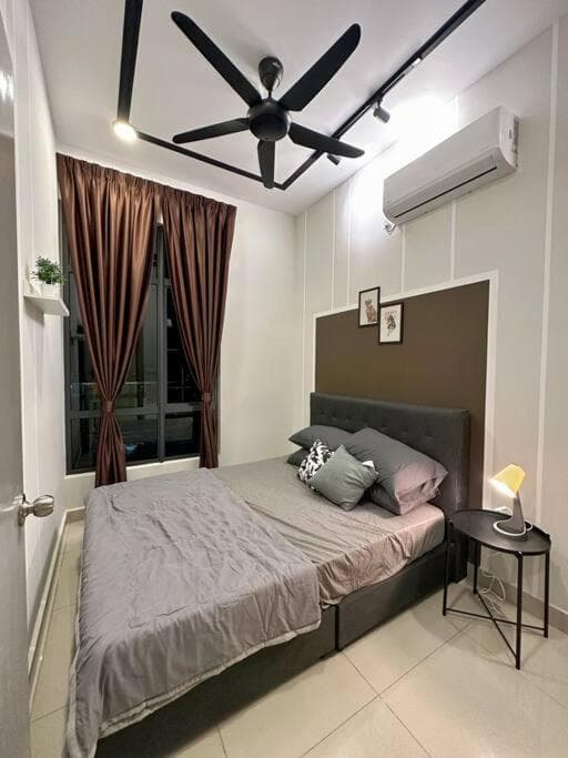 Cozy 2 BR Apartment w/ Pool Gym Wi-Fi & Work Space photo 3