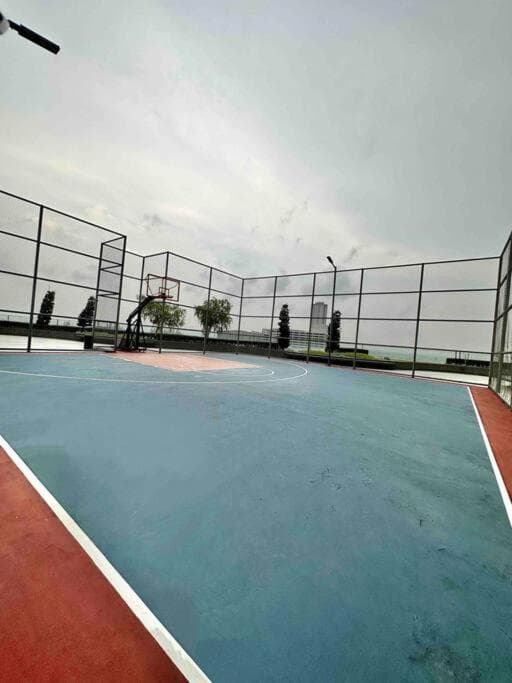 Cozy 2 BR Apartment w/ Pool Gym Wi-Fi & Work Space photo 8
