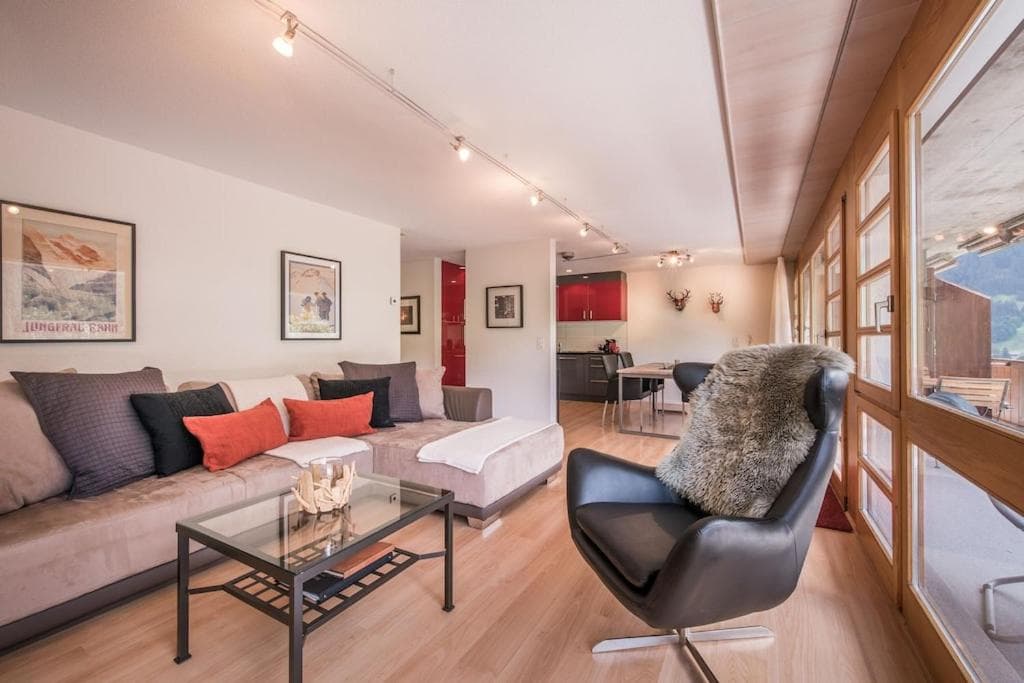 Breithorn Apartment, Eiger North Face View photo 8