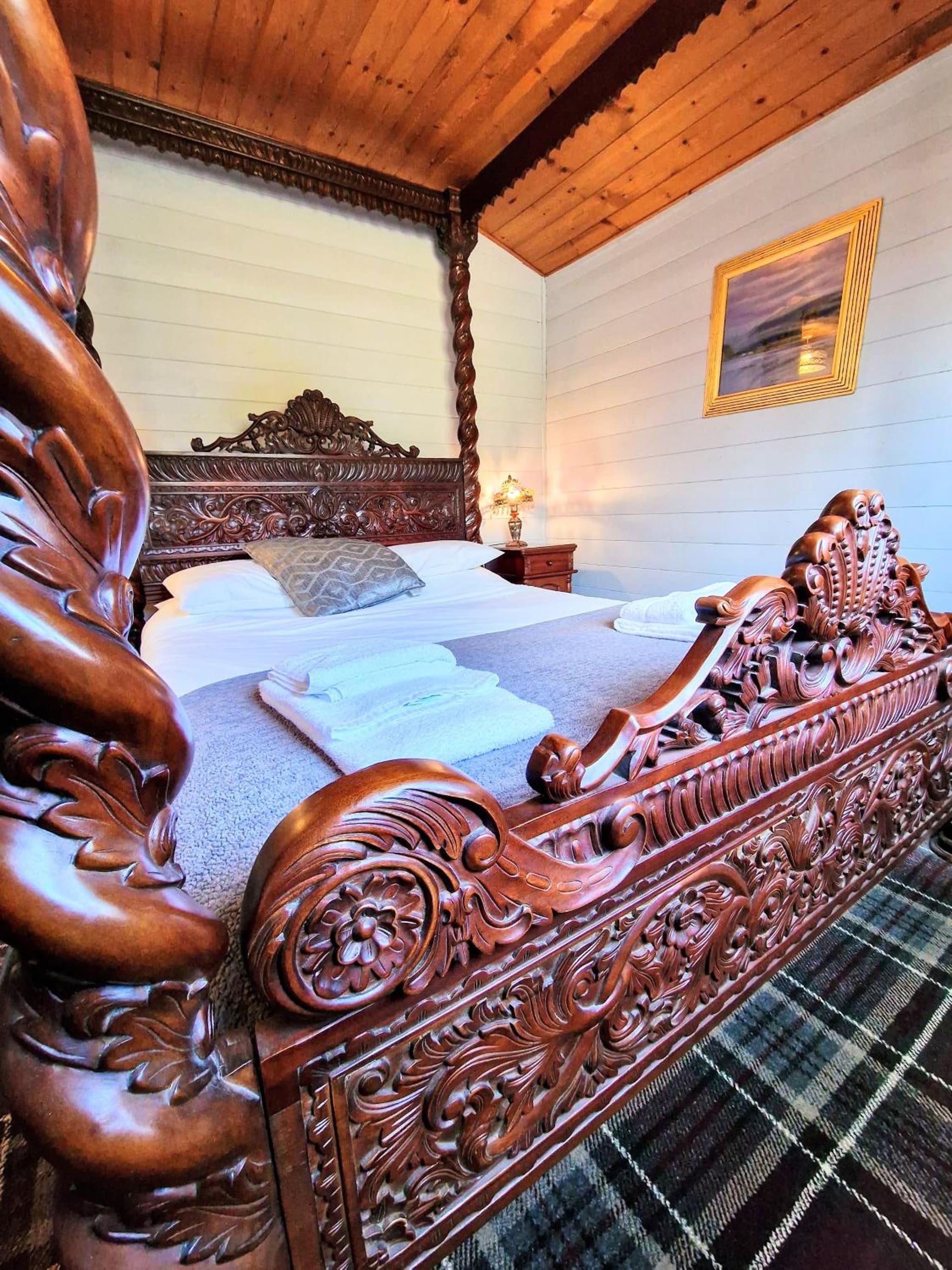 Magpie 2 Hot Tub HuntersMoon-Warminster-Longleat-Wiltshire