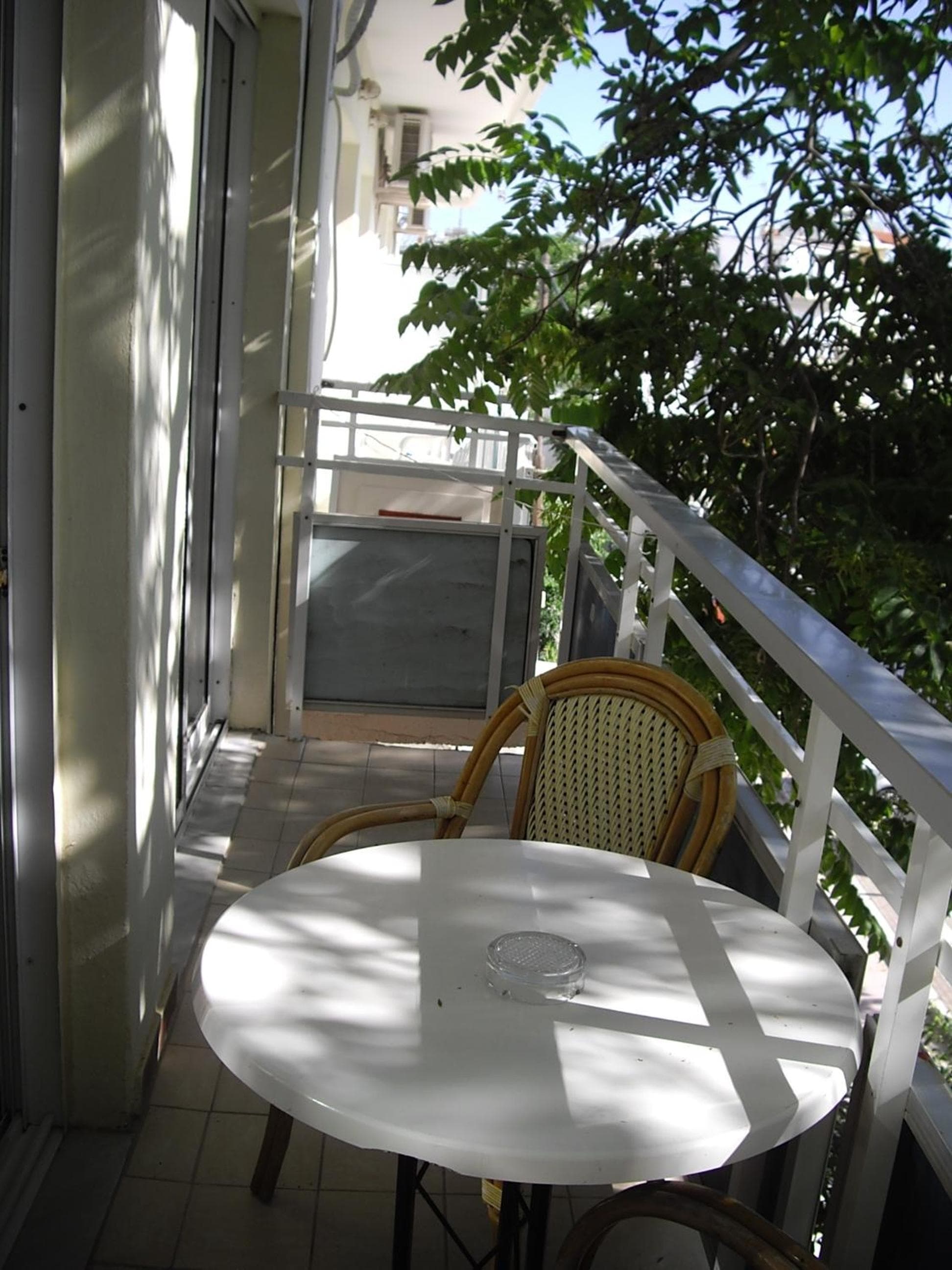 Bristol Apartments photo 9