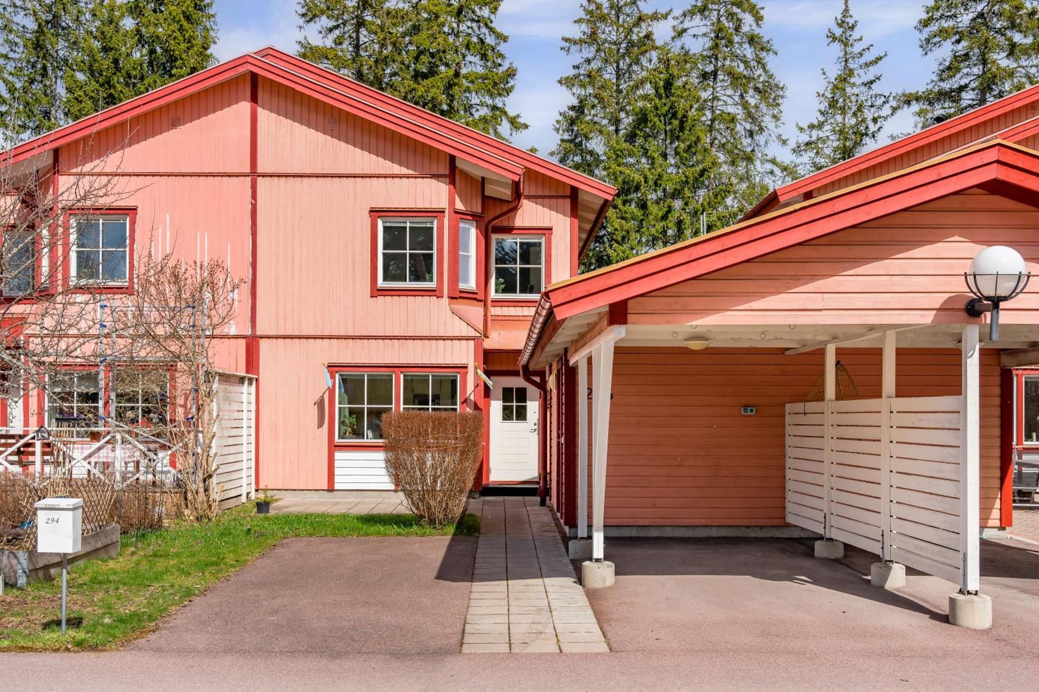 Uppsala Large family home beside forest photo 4