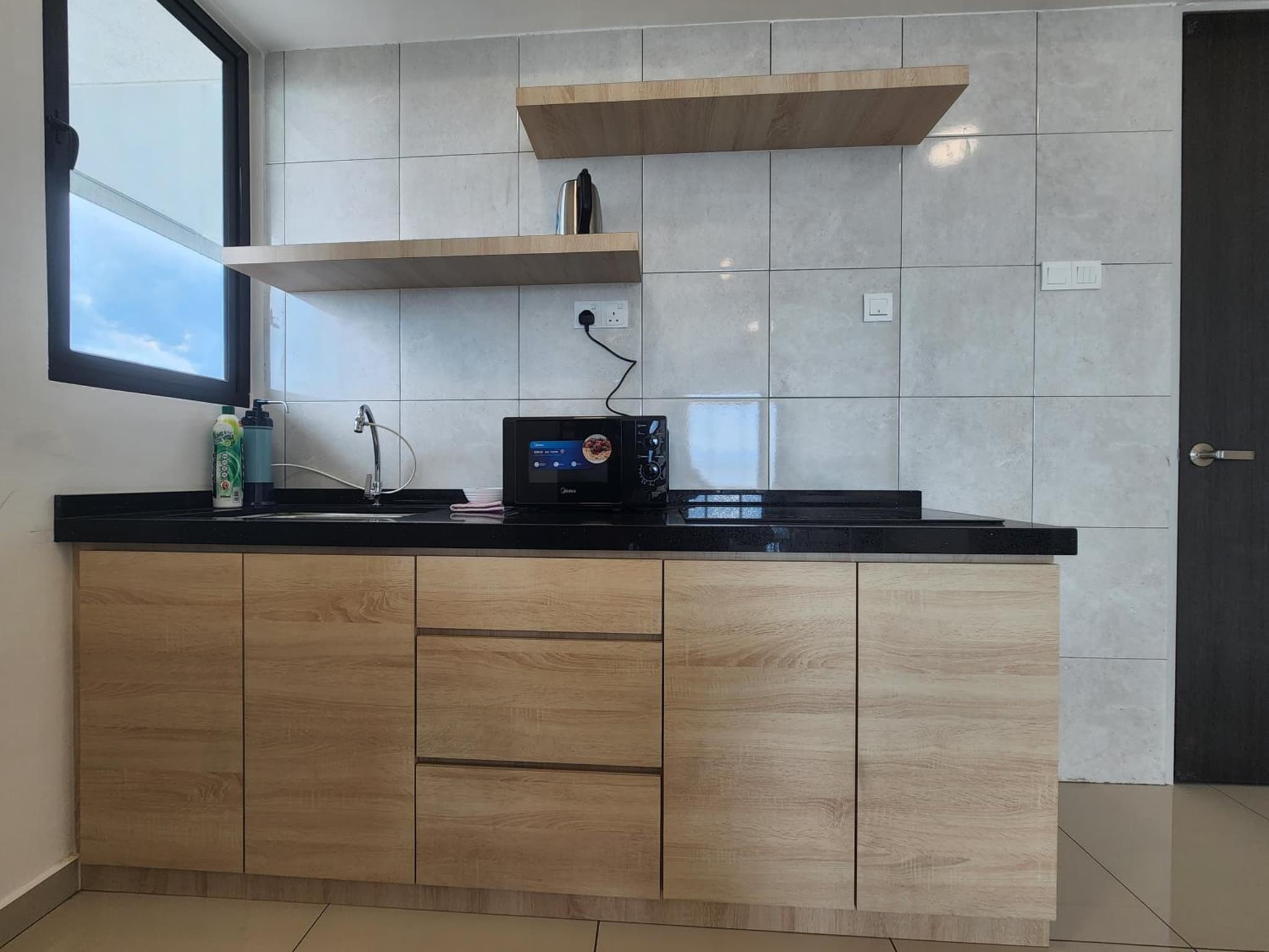 Praicon Executive Suite photo 8