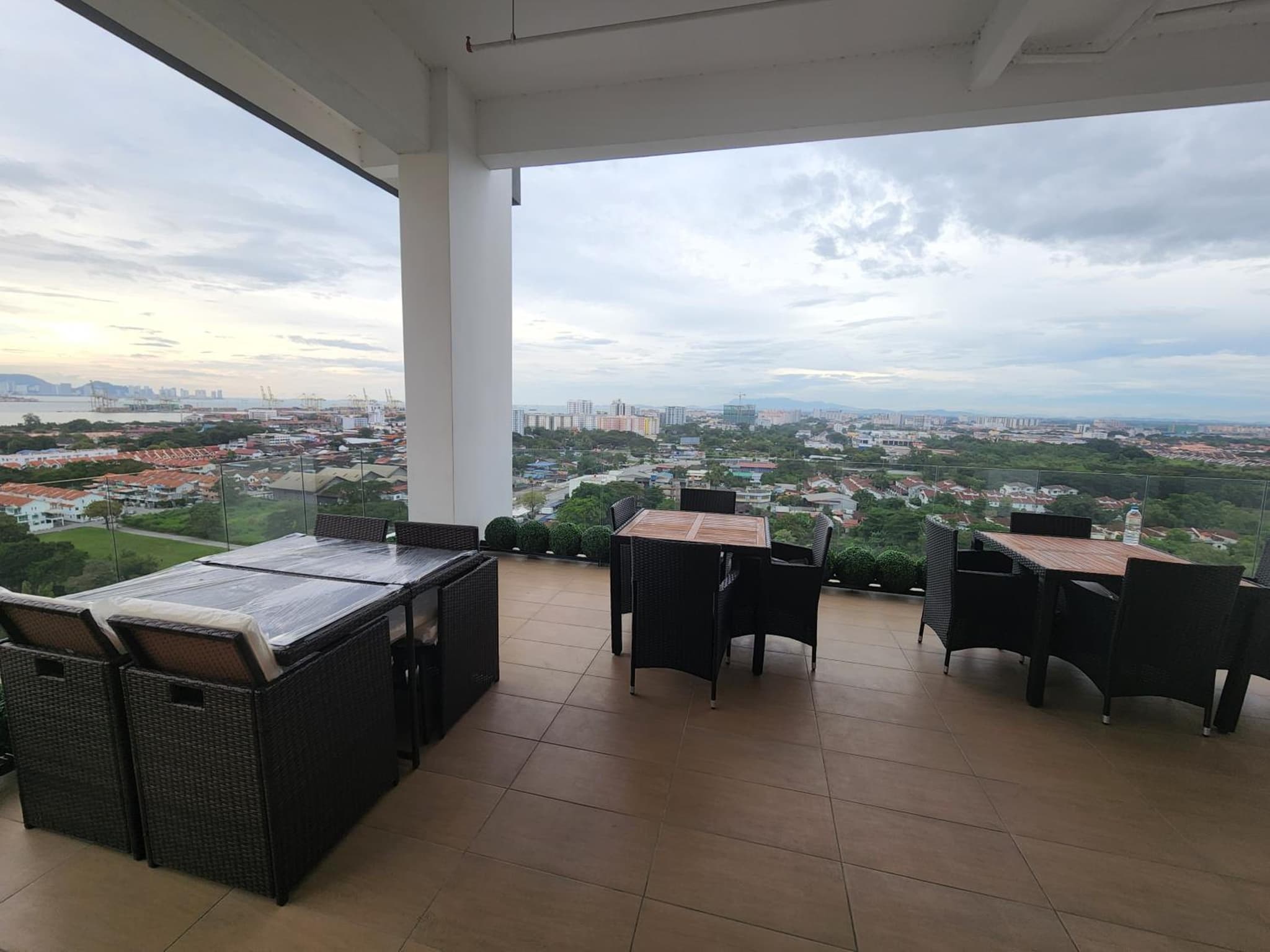 Praicon Executive Suite photo 4