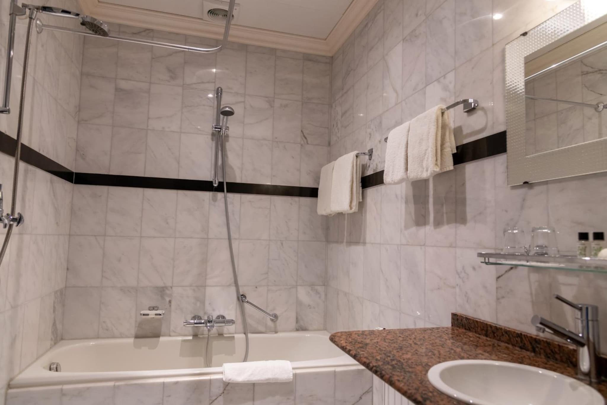 Hotel Rooms photo 5