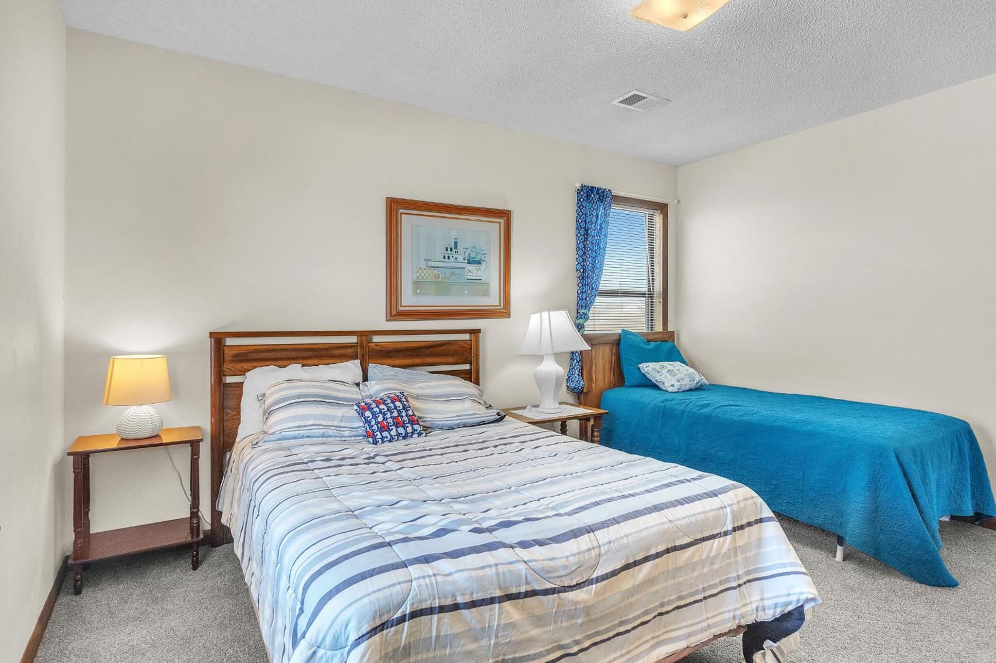 Statehouse by Oak Island Accommodations photo 4