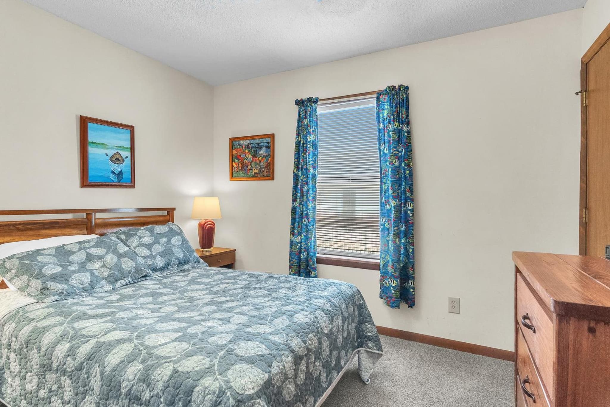 Statehouse by Oak Island Accommodations photo 3