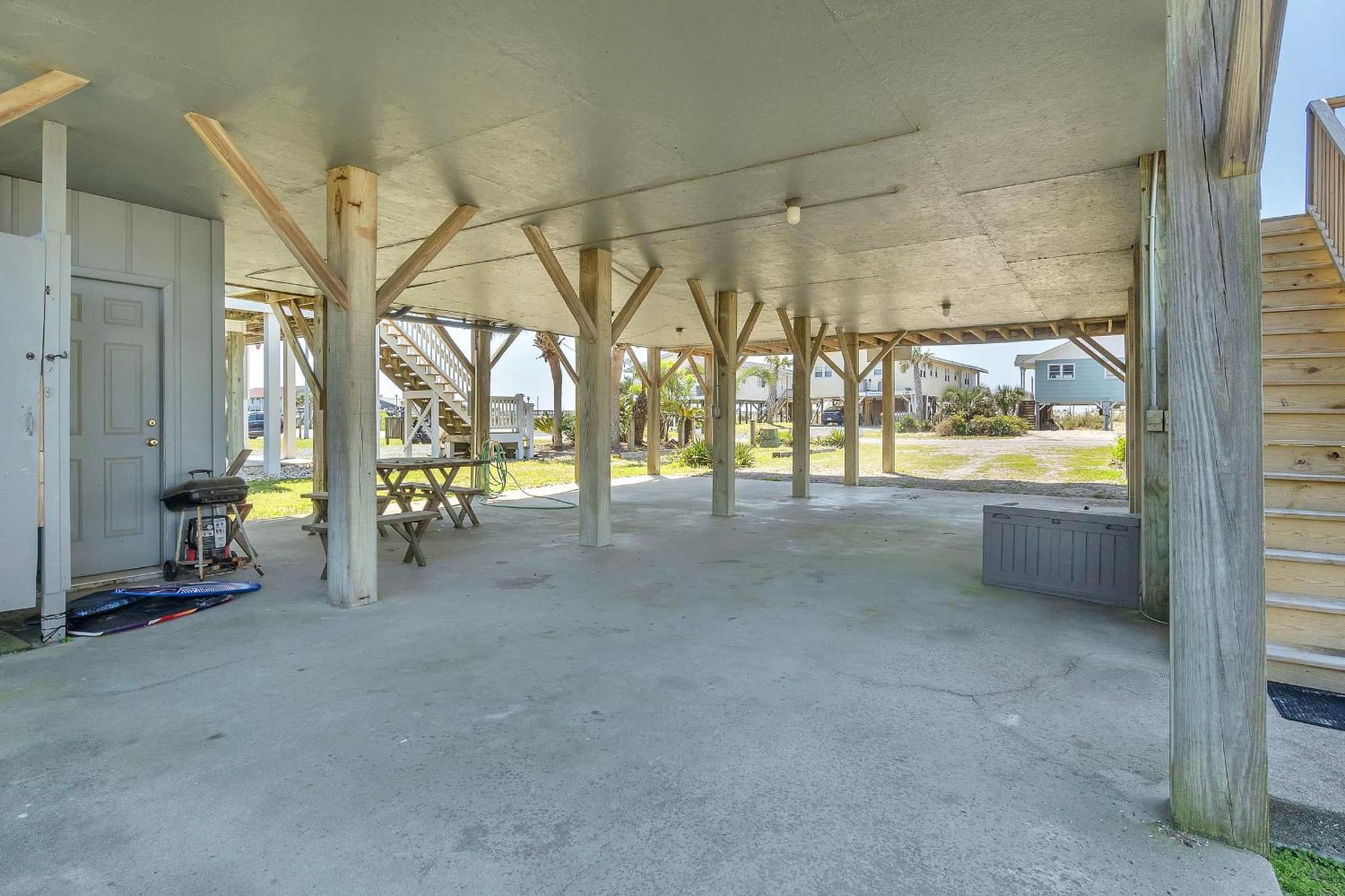 Statehouse by Oak Island Accommodations photo 9