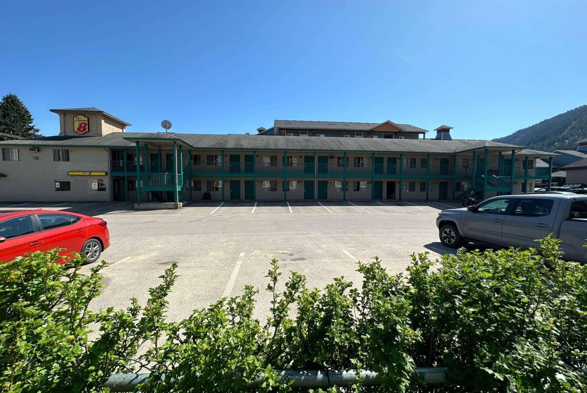 Super 8 by Wyndham Sicamous photo 6