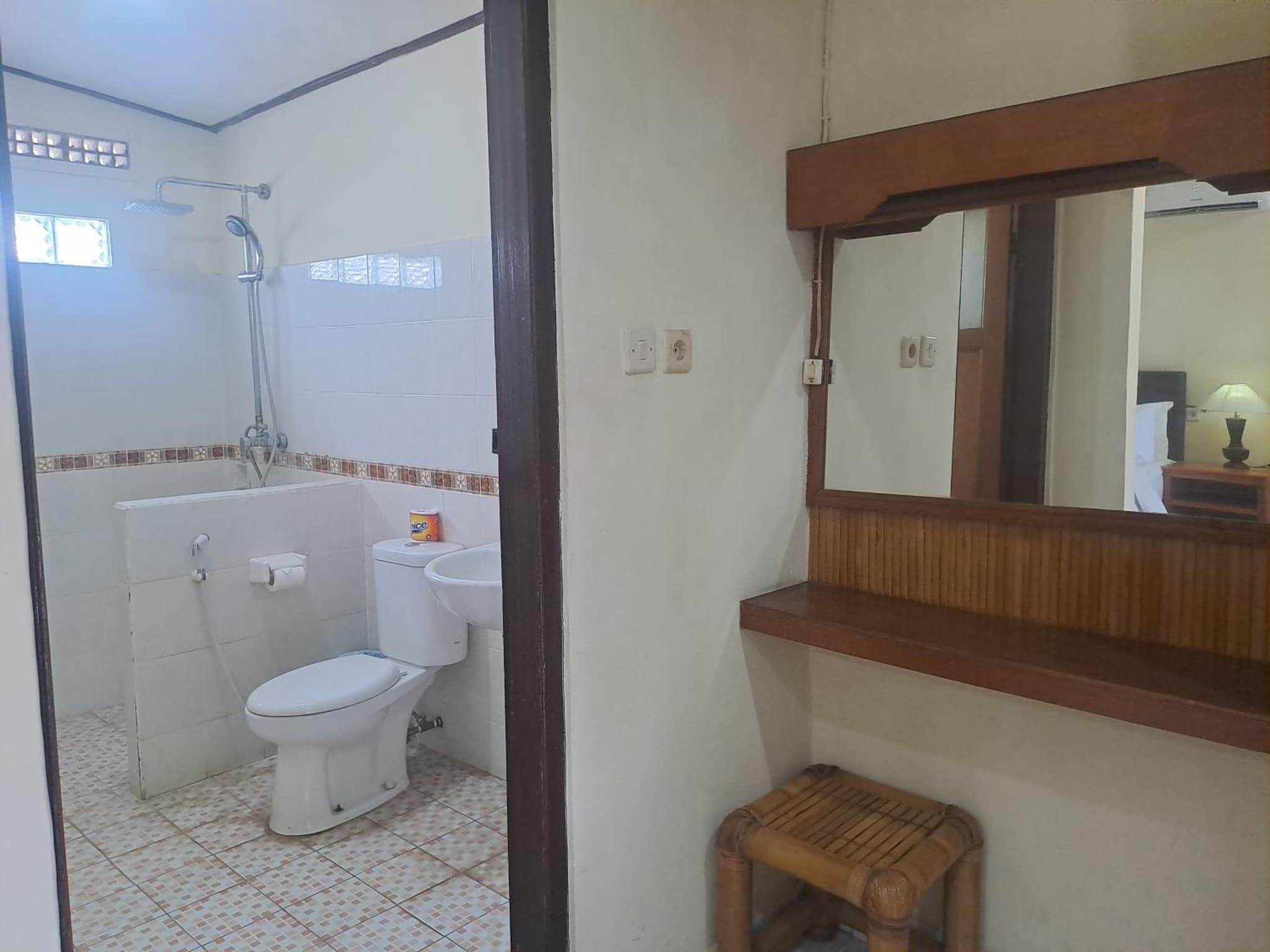 Lovina Beach Hotel photo 5