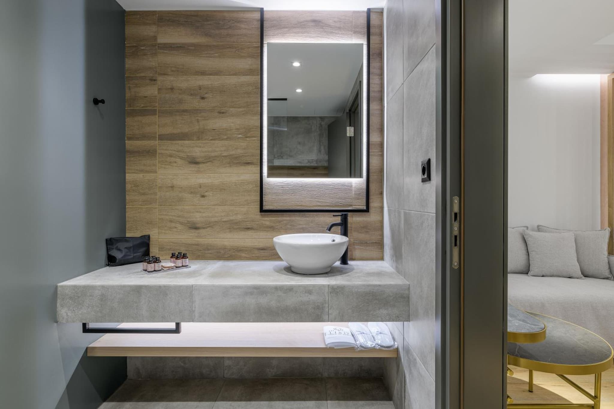 Acropolis Magenta Luxury Suites photo 2