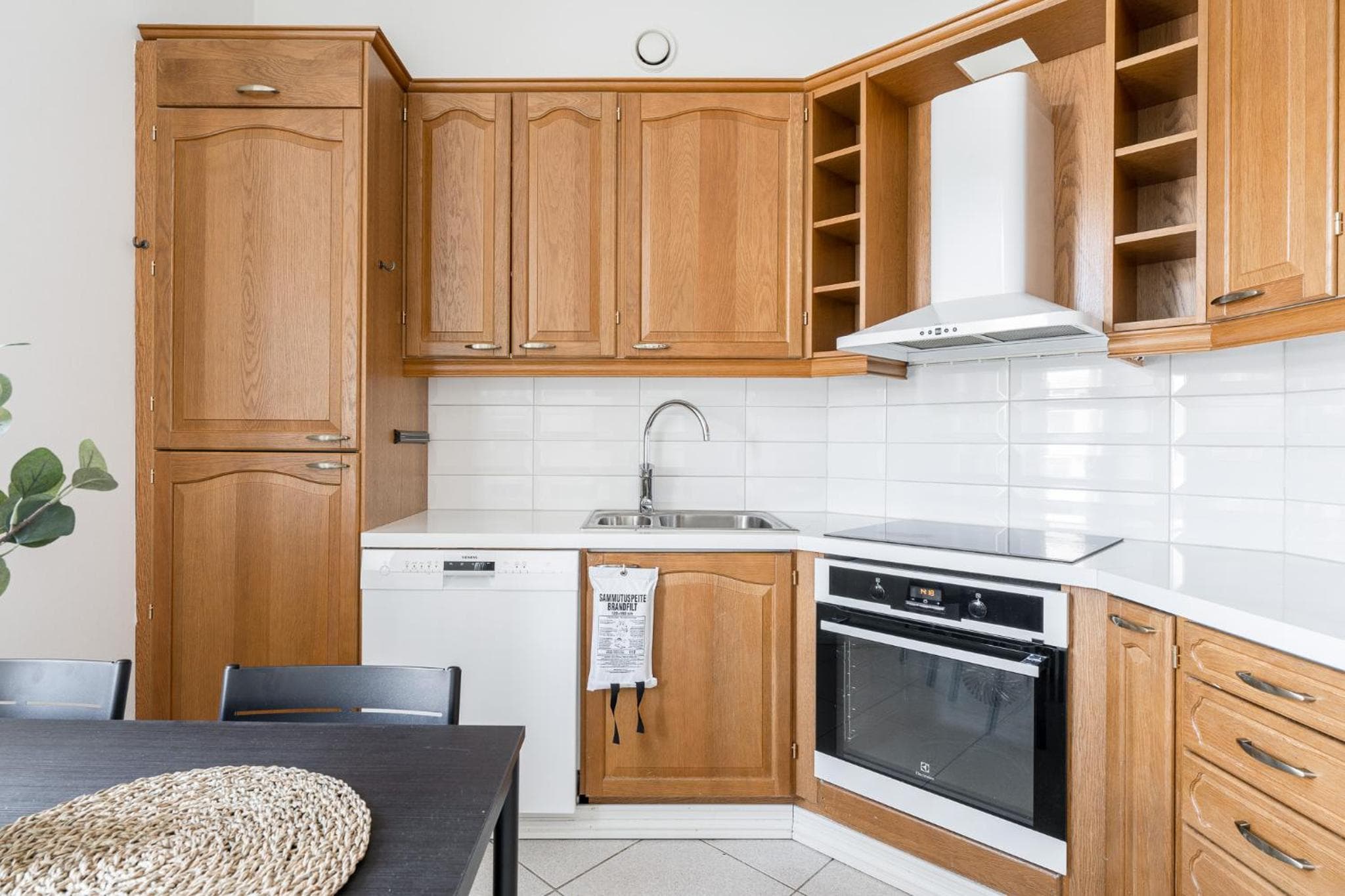 "Tuulensuu" - Historical 2BR Apartment with Sauna & Great Location photo 9