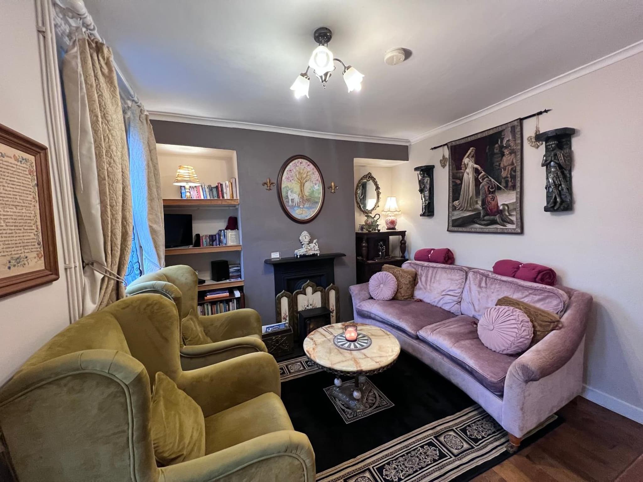 Glastonbury Rose Cottage - Magical Victorian Town Centre Stay