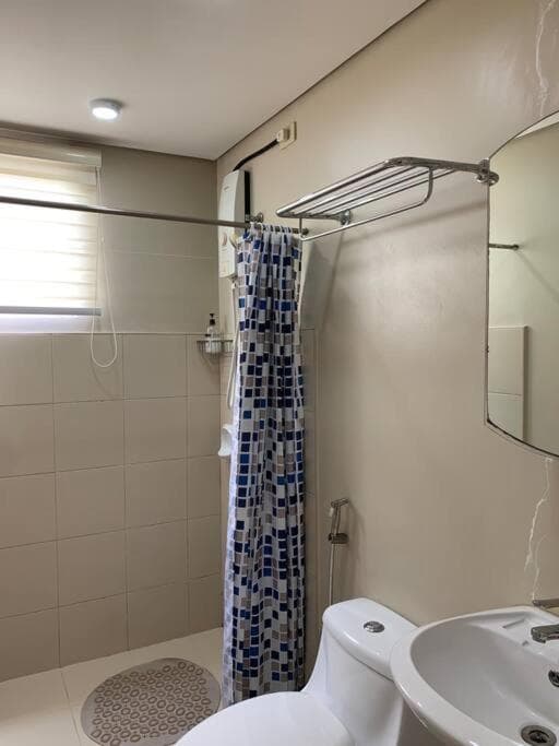 Homey 2 BR Unit w/Pool in Avida IT Park photo 5