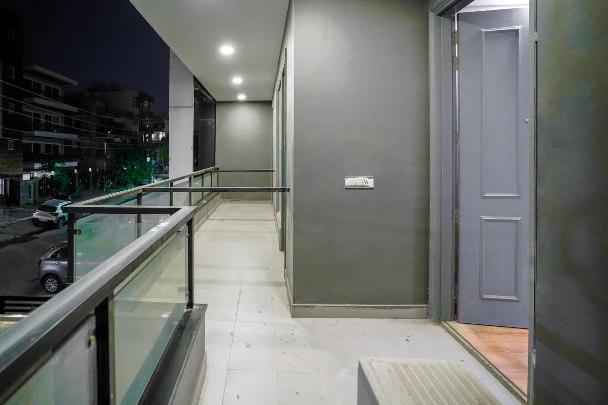 Saltstayz Express - Golf Course Road & DLF Phase-1 photo 8