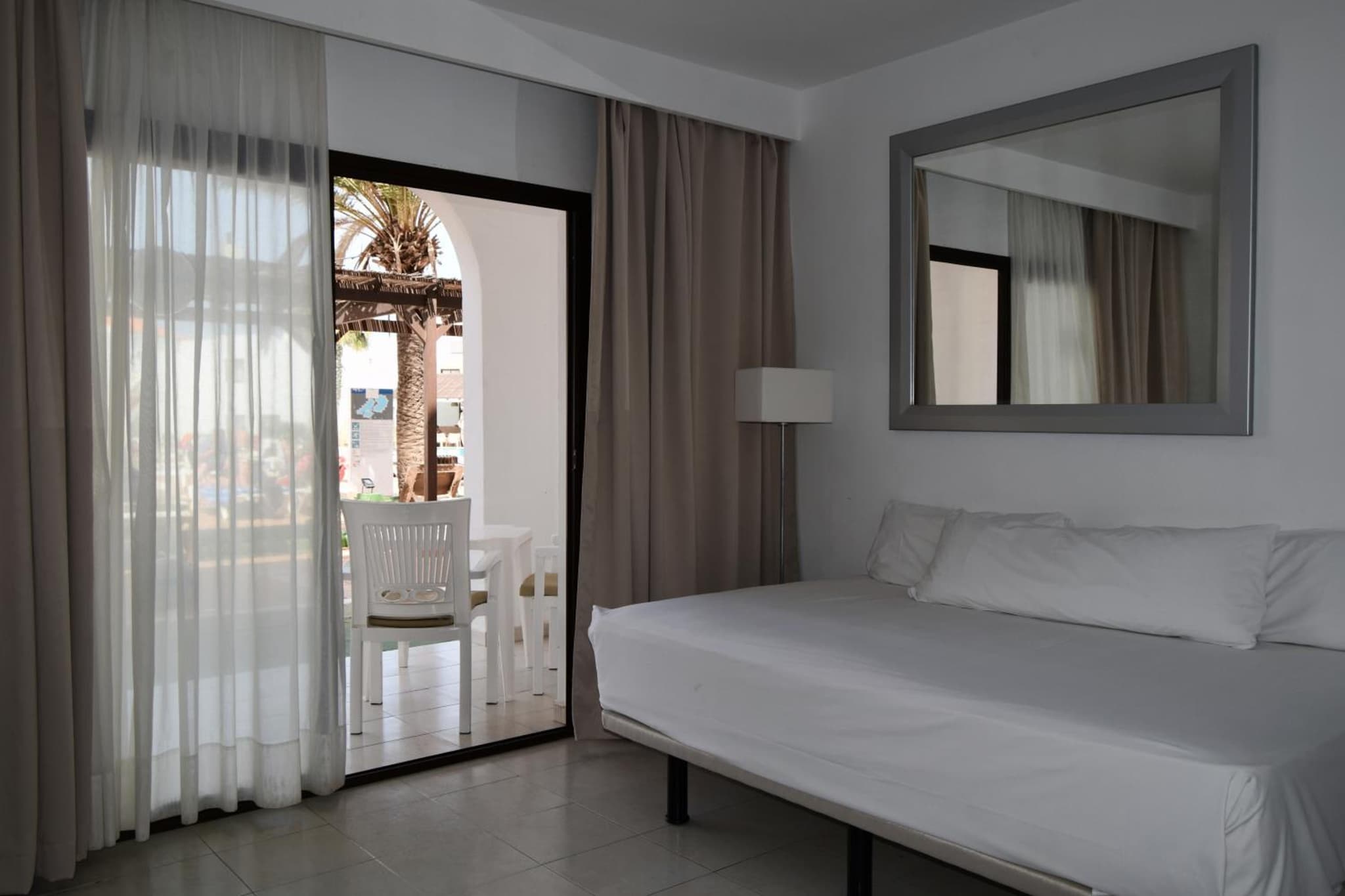 Apartamentos Hesperia Bristol Playa photo 4