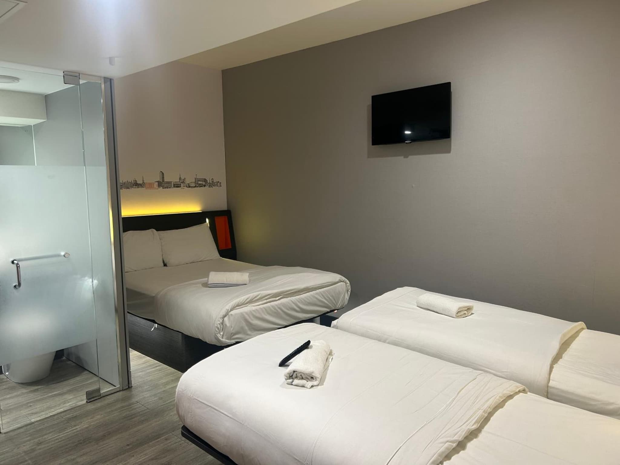 easyHotel Sheffield photo 7