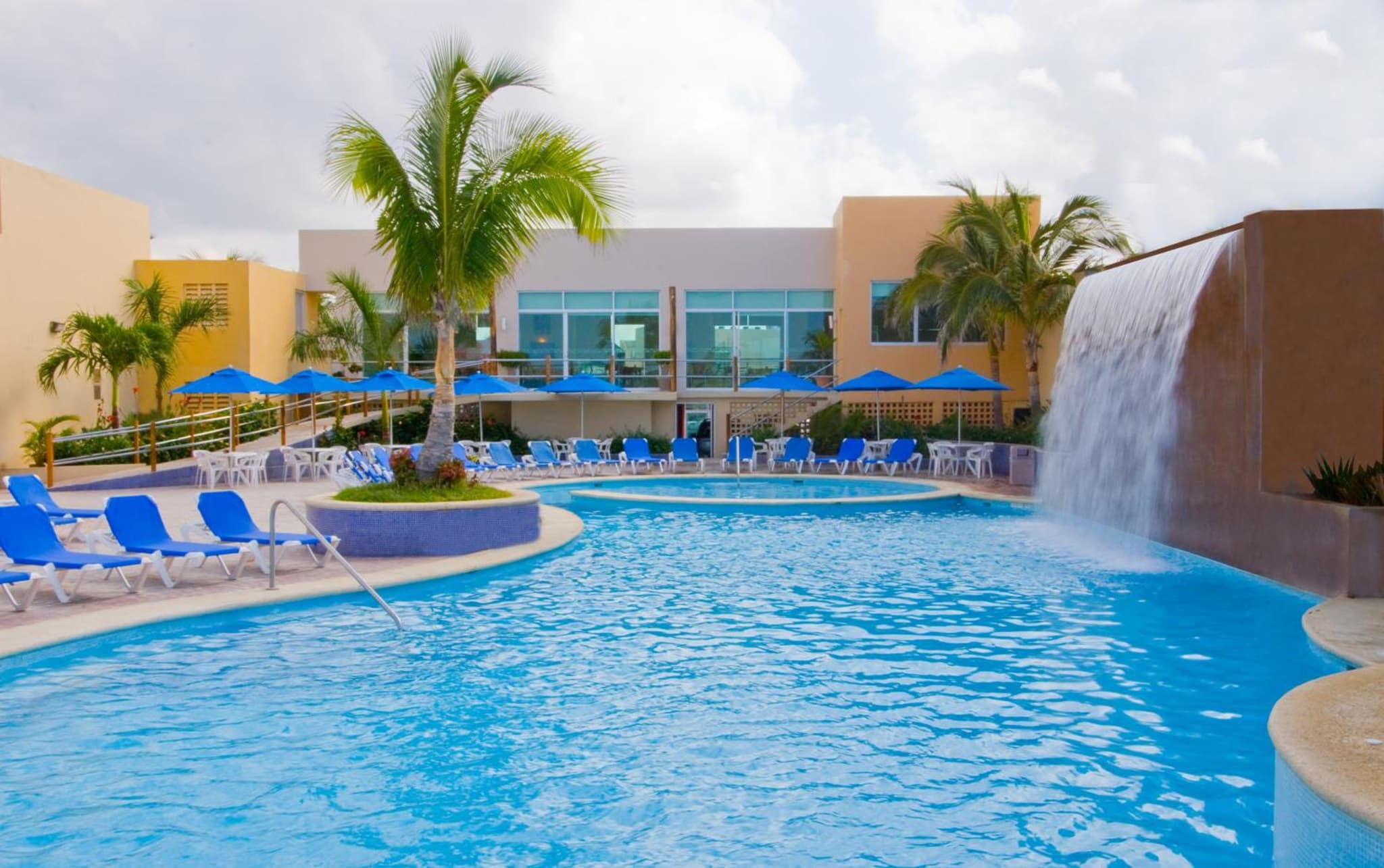 Las Flores Beach Resort photo 4