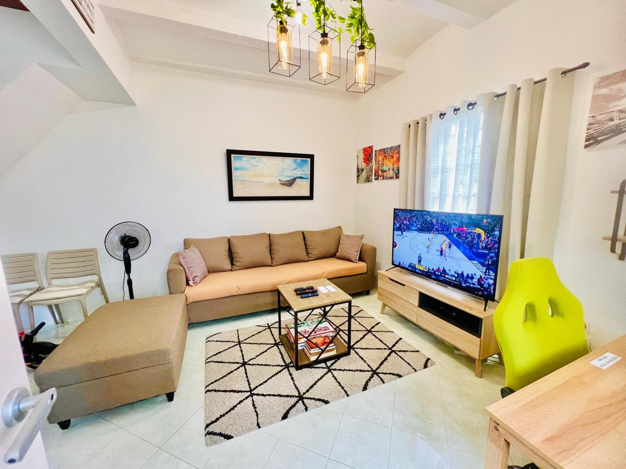 Awesome 2 bedrooms, living & dining area