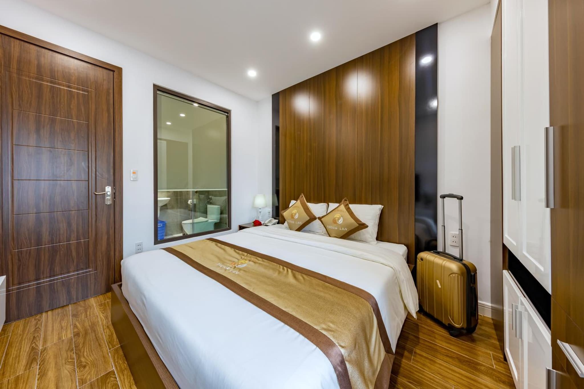 Phong Lan Apartments photo 6
