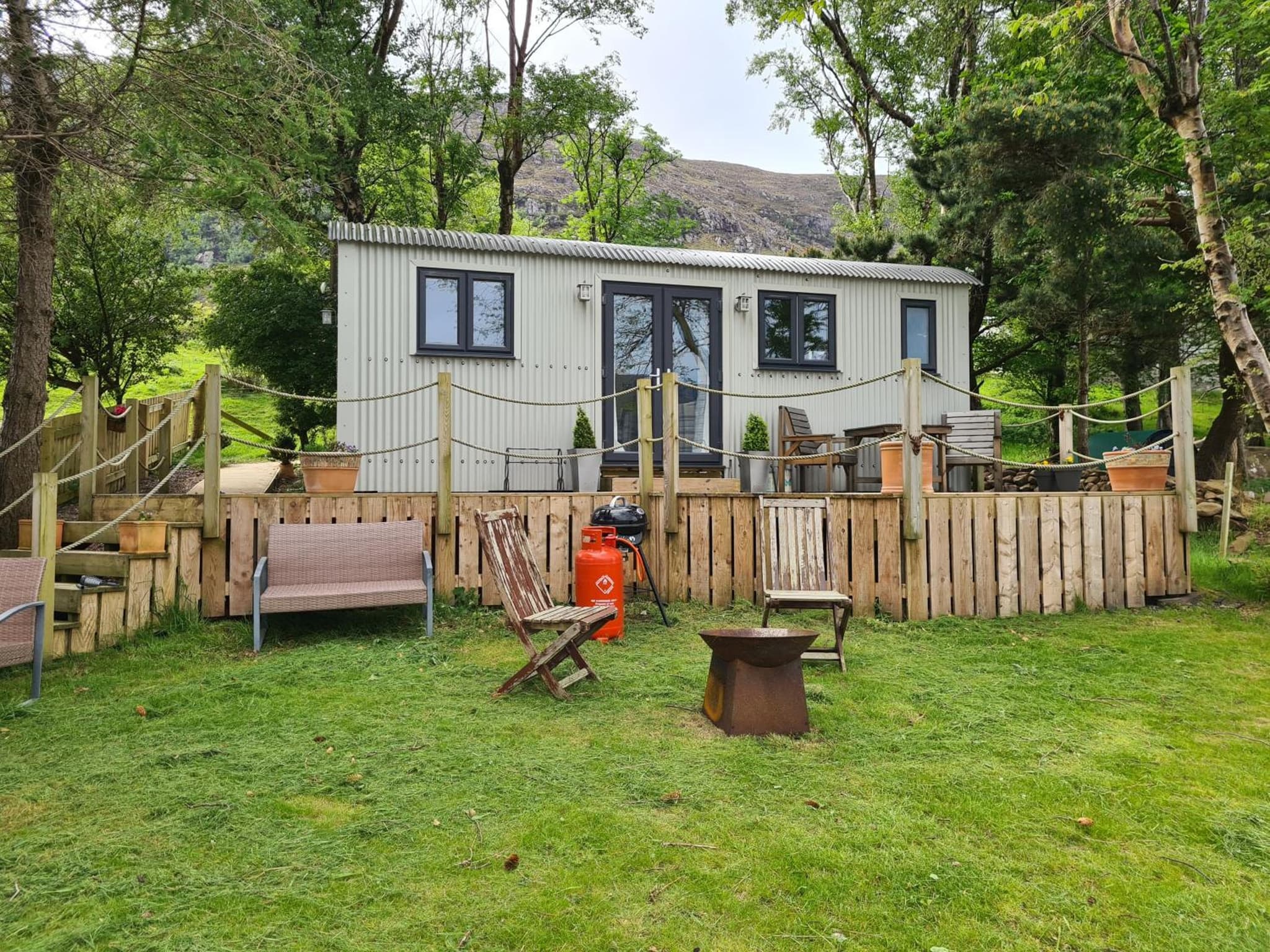 The bay ,luxury shepherds hut, photo 9