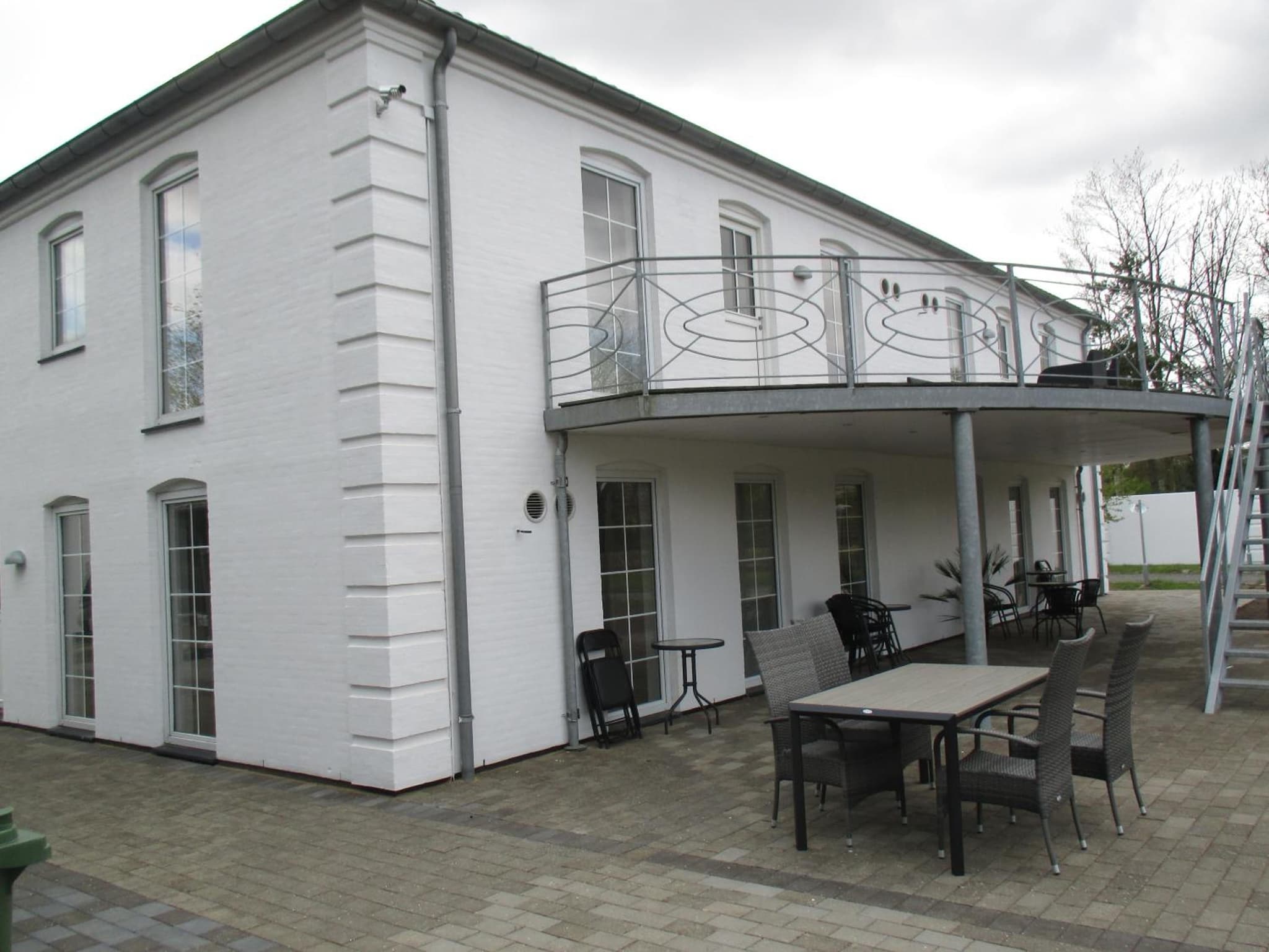 White House Hotel Apartments photo 3