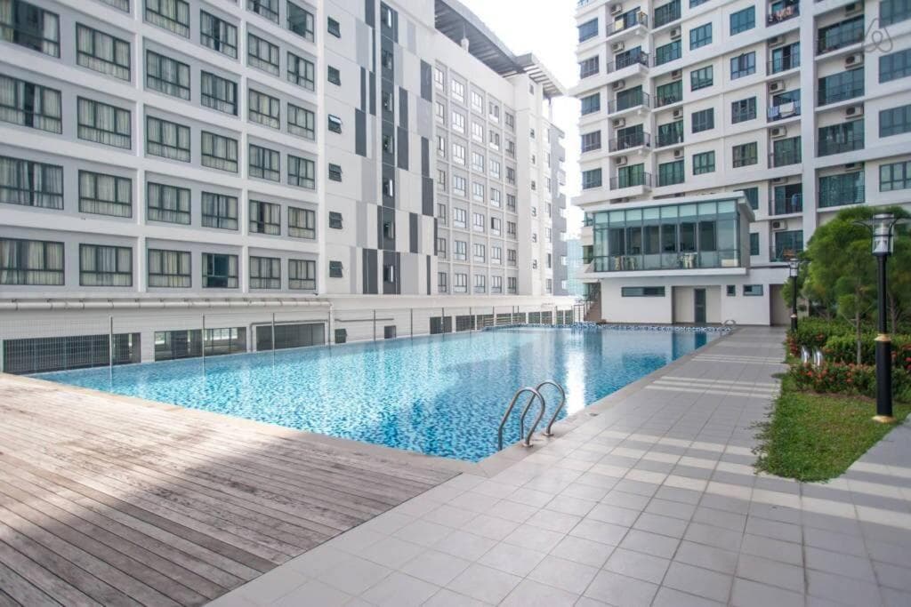 Modern Dpulze Soho fit 4pax,Netflix provided photo 9