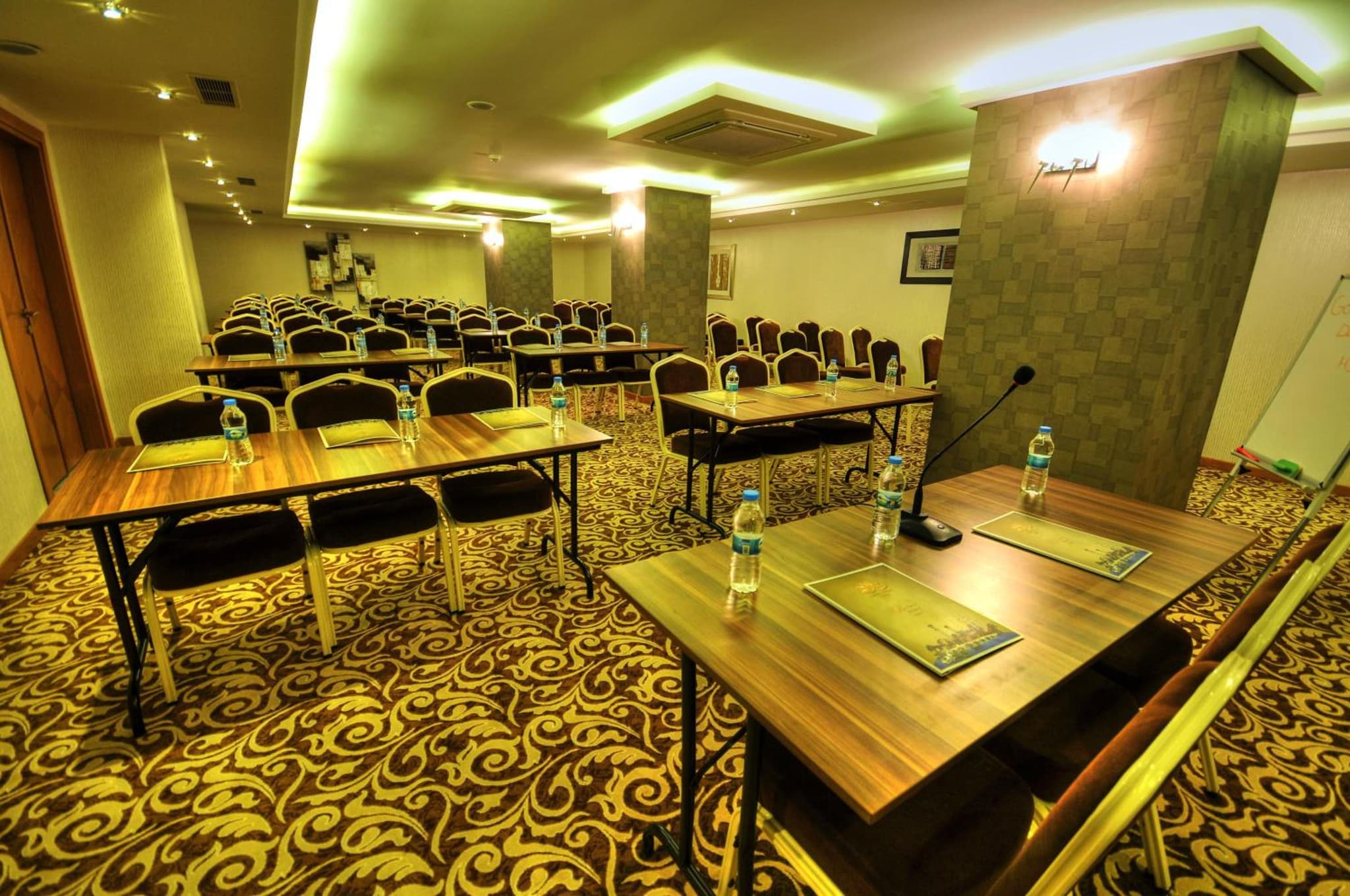 Golden Deluxe Hotel photo 9