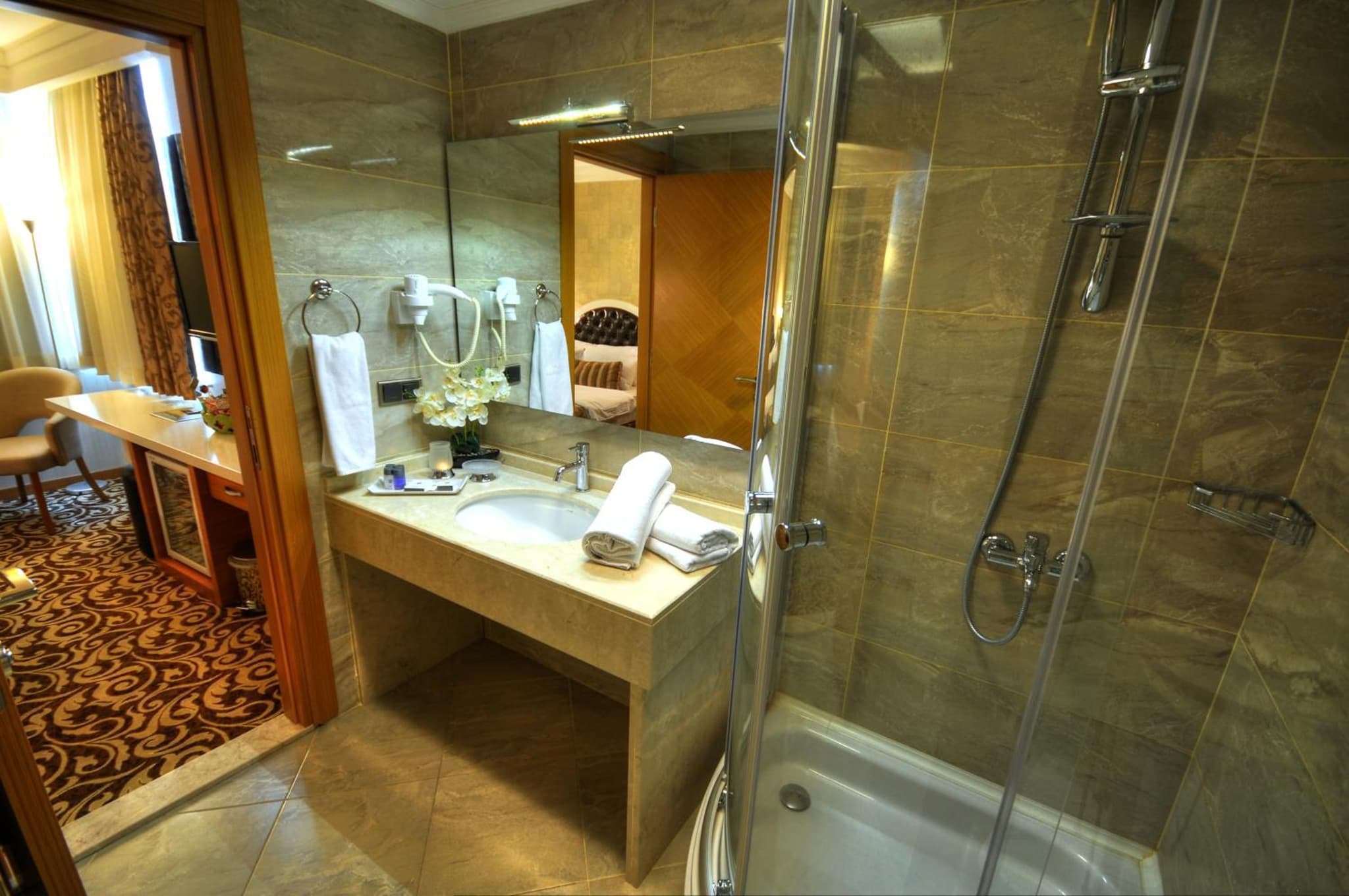 Golden Deluxe Hotel photo 5