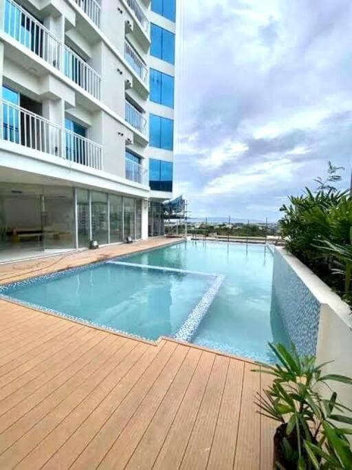 NEW Cozy condo unit w/ wifi next to Abreeza photo 9
