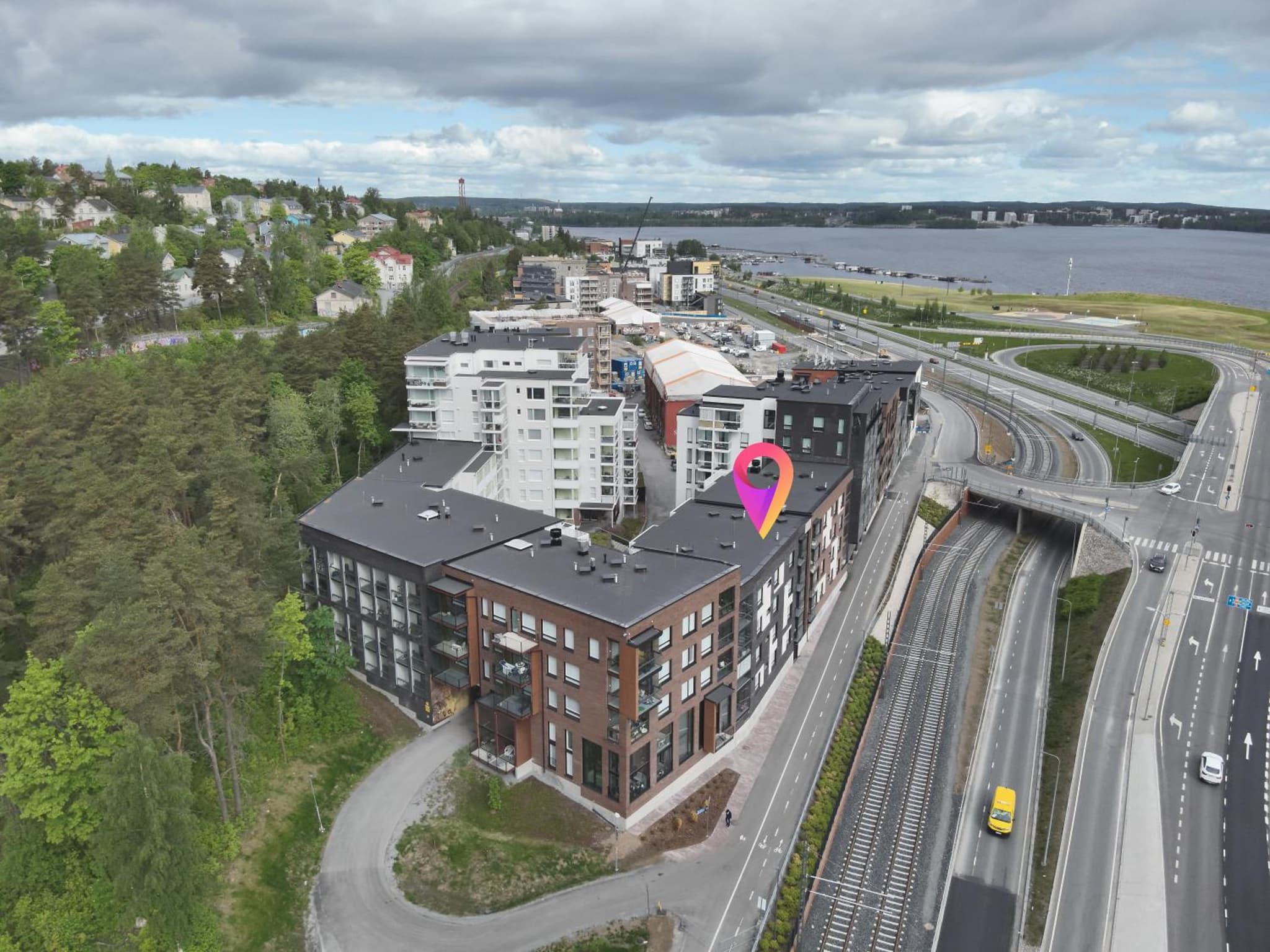 Close to center and Näsijärvi Lake - free parking, AC, and two double beds photo 2