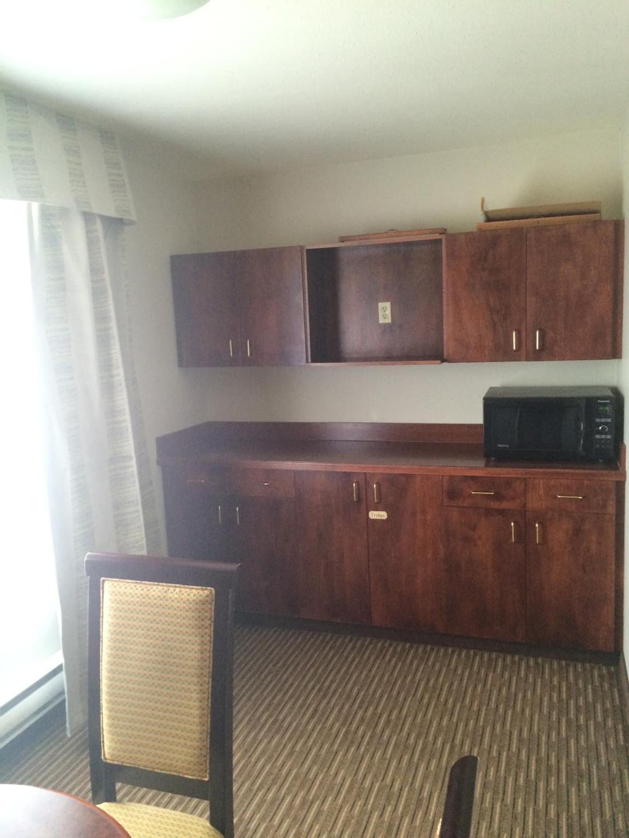Foxwood Inn and Suites photo 2