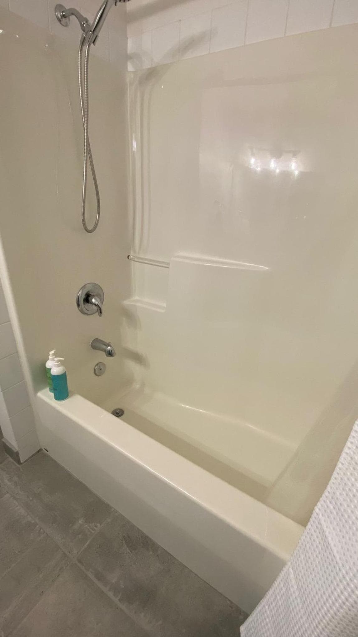 Beautiful Renovated Wolf 2Bed 2Bath photo 2