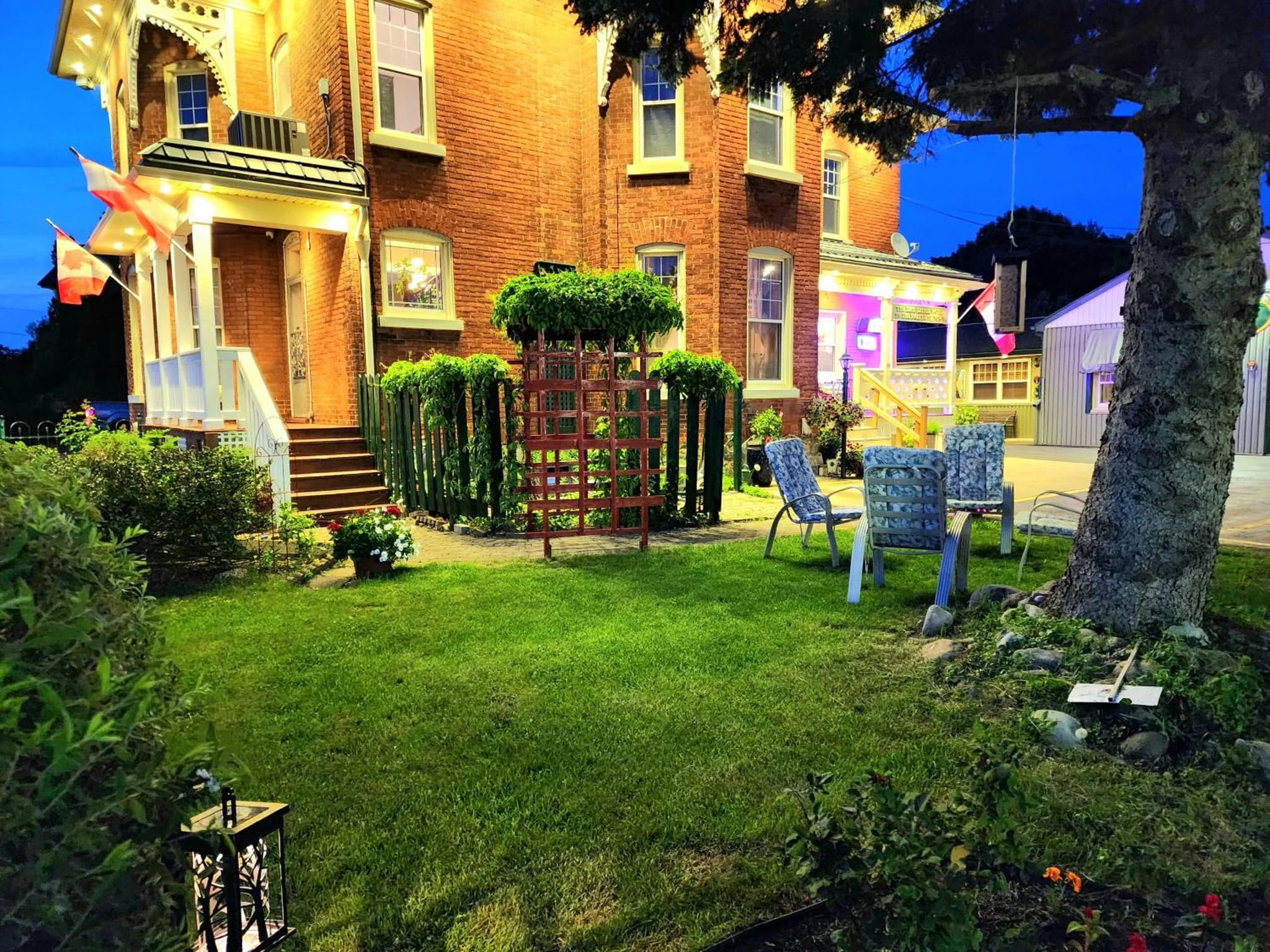Maple Leaf Motel photo 9