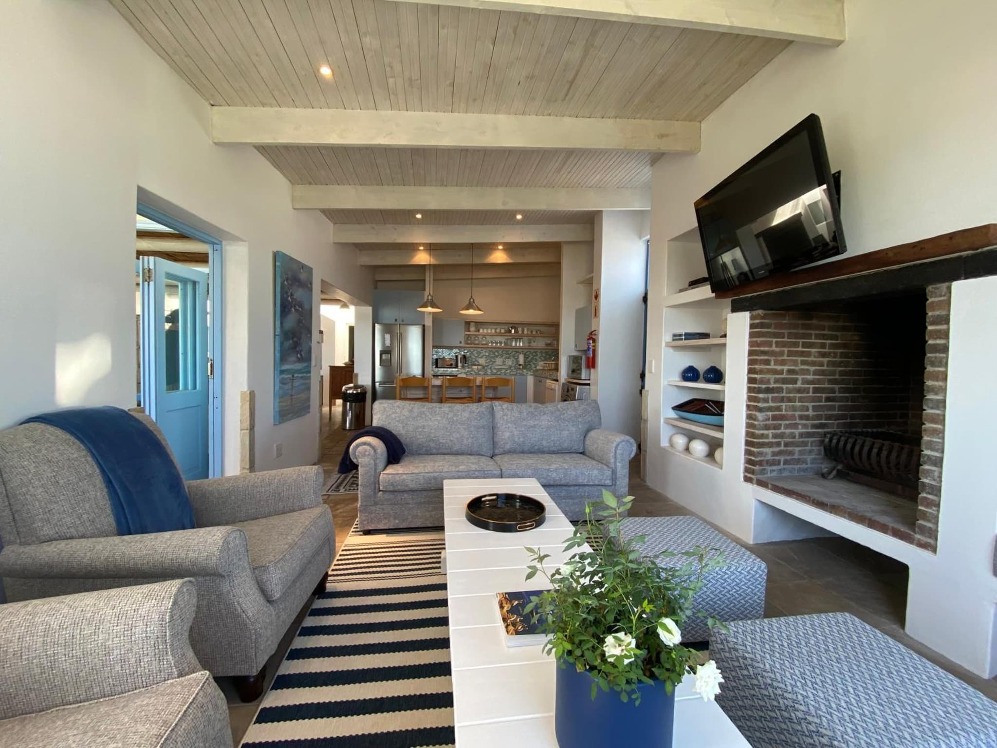 Beach House photo 4