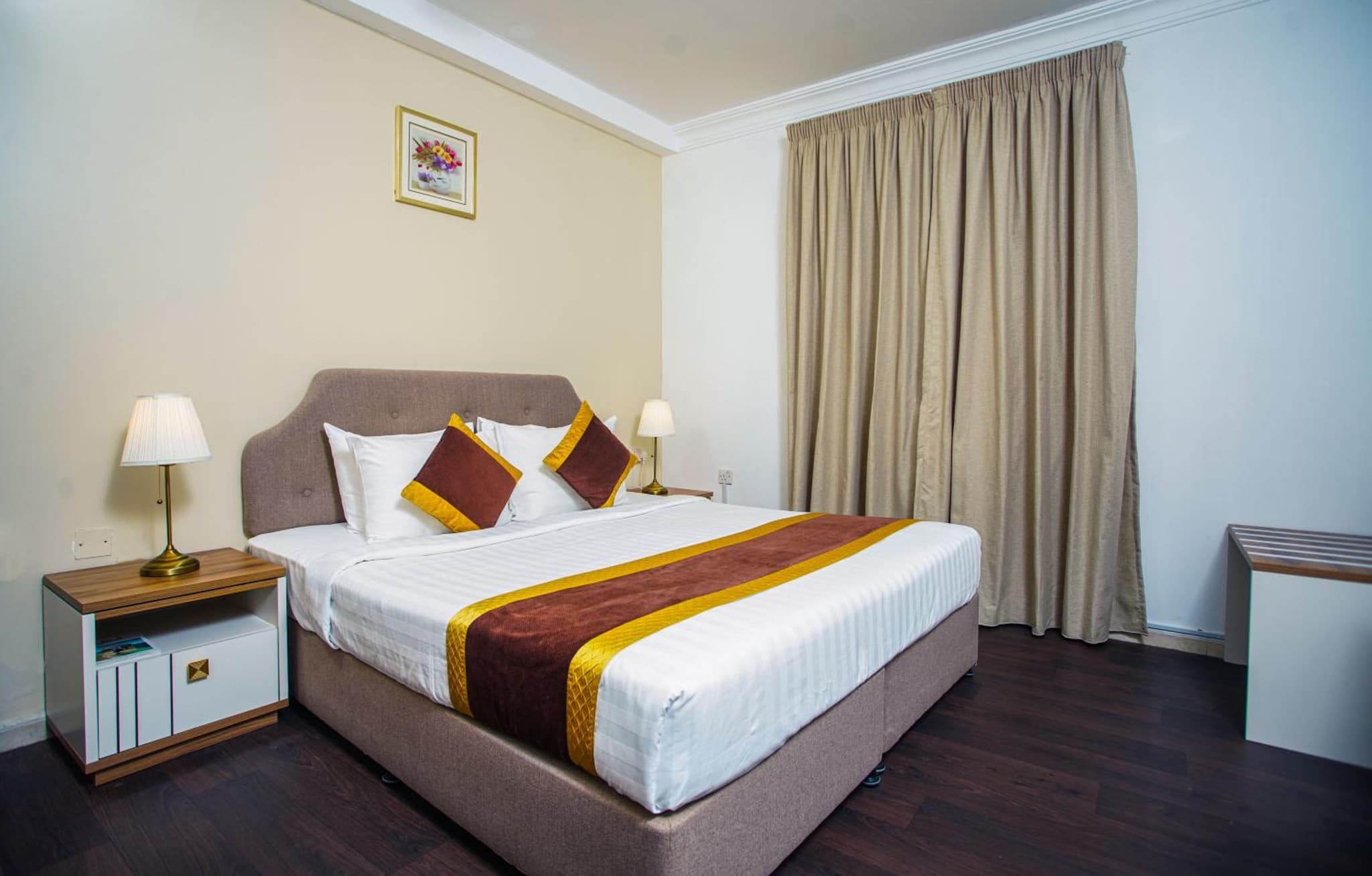 La Villa Suites Hotel